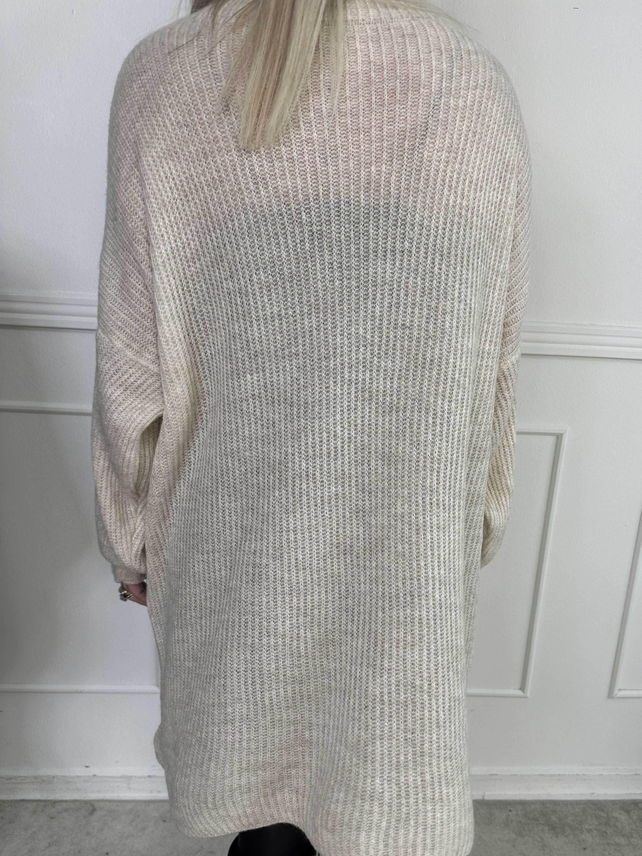 Miranda - Stickad klänning med fickor framtill