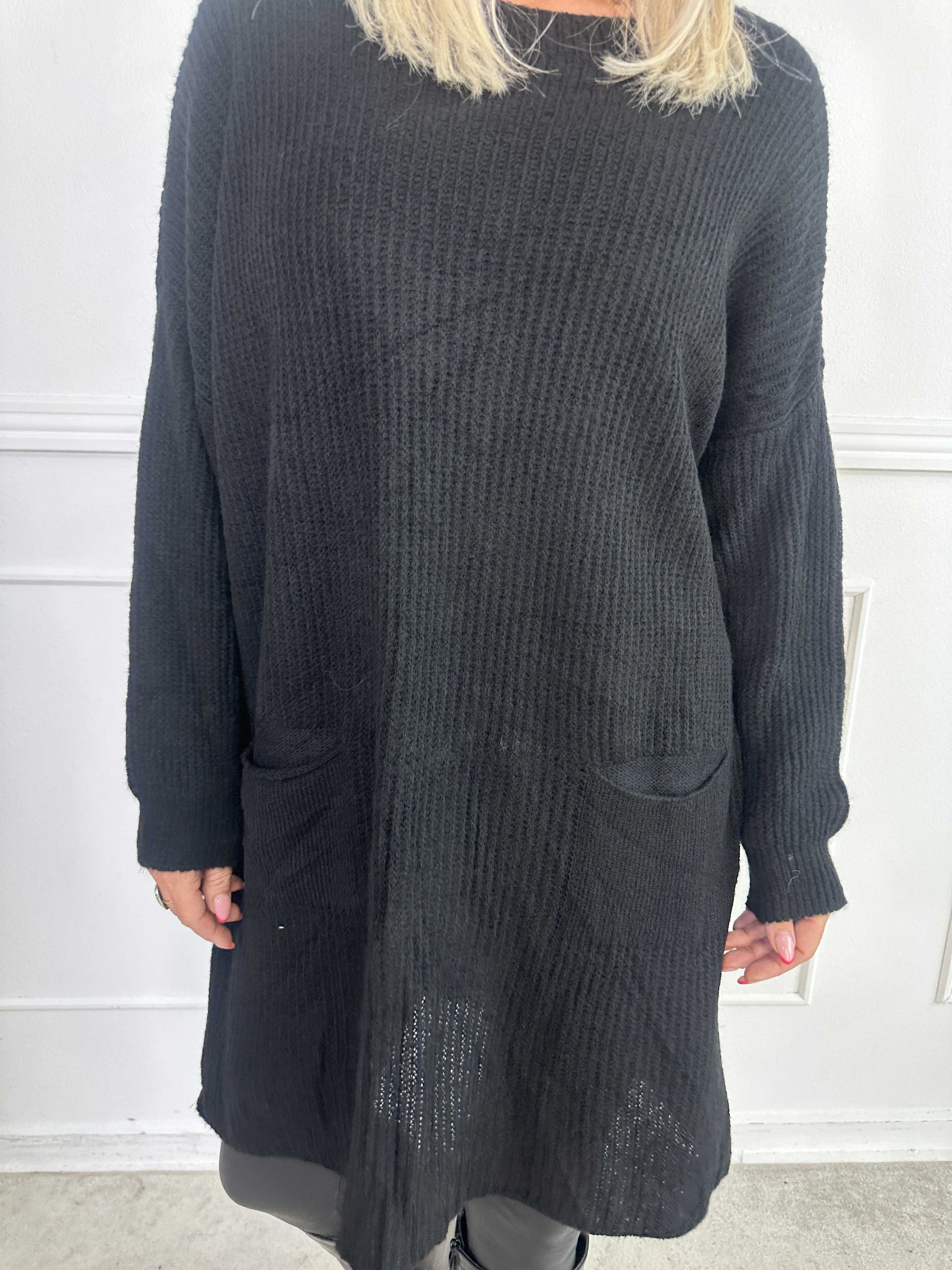 Miranda - Stickad klänning med fickor framtill