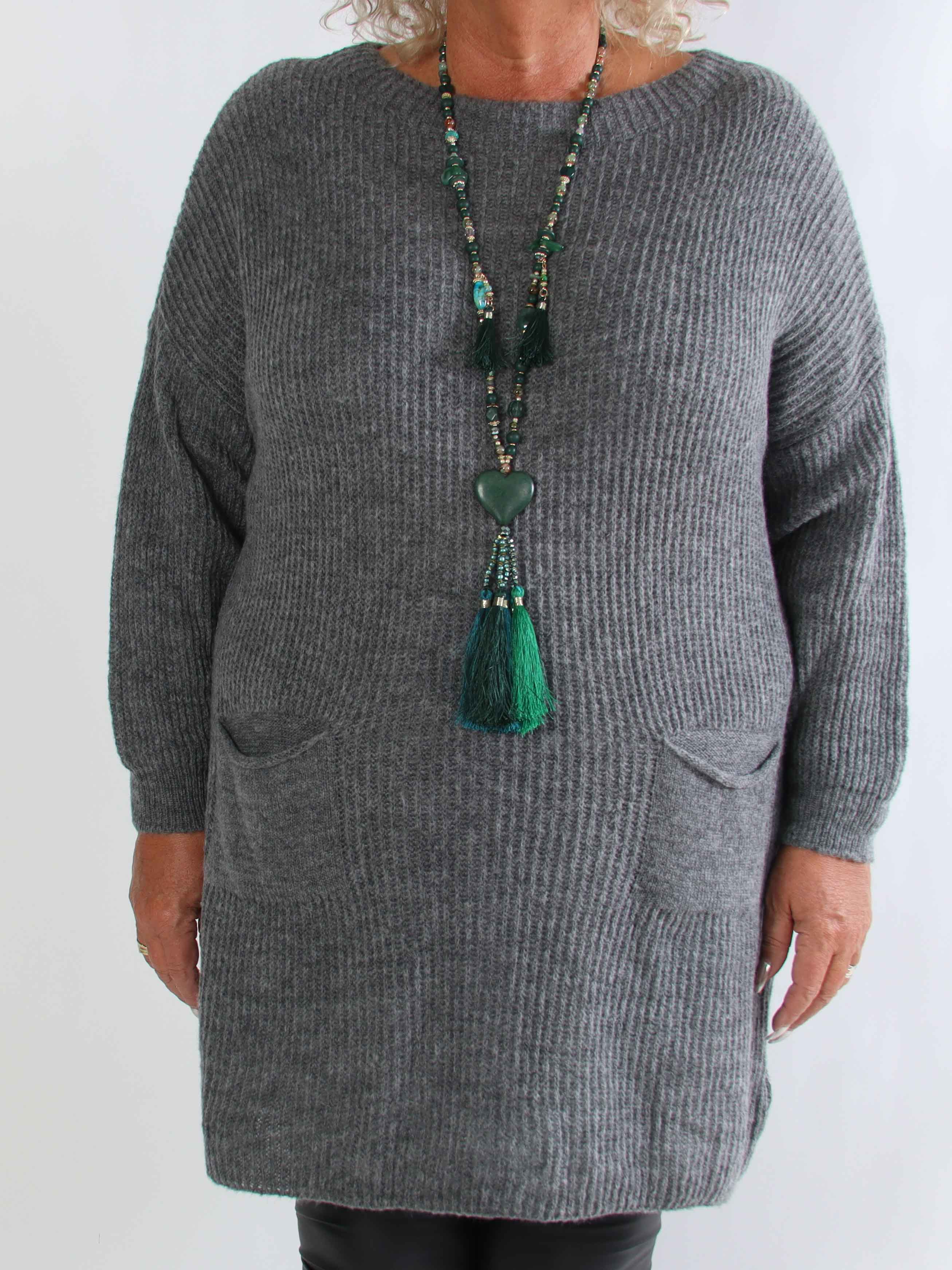 Miranda - Stickad plus size klänning med fickor framtill