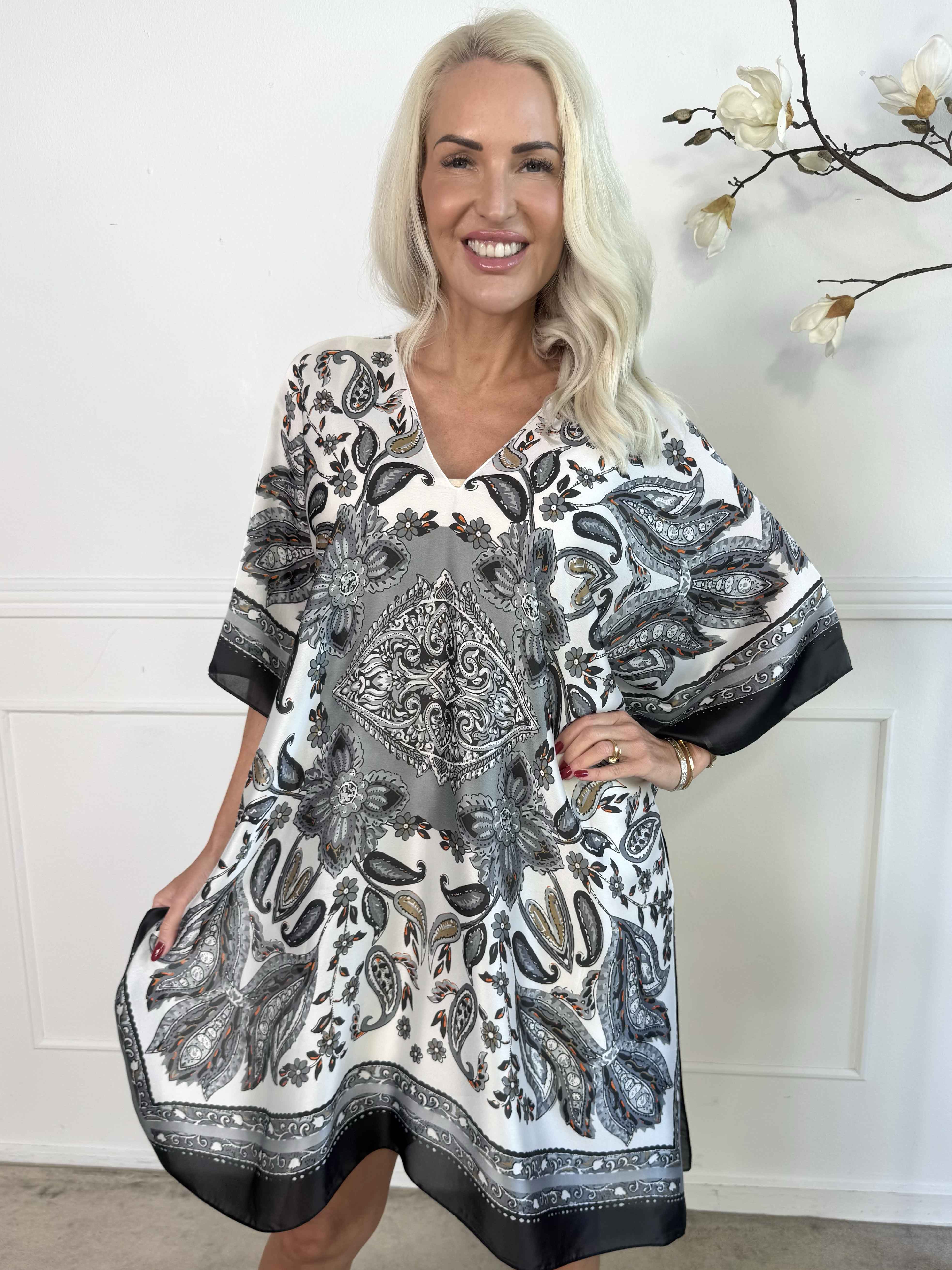 Miranda - Löst mönstrad tunika i mjuk viskos och siden