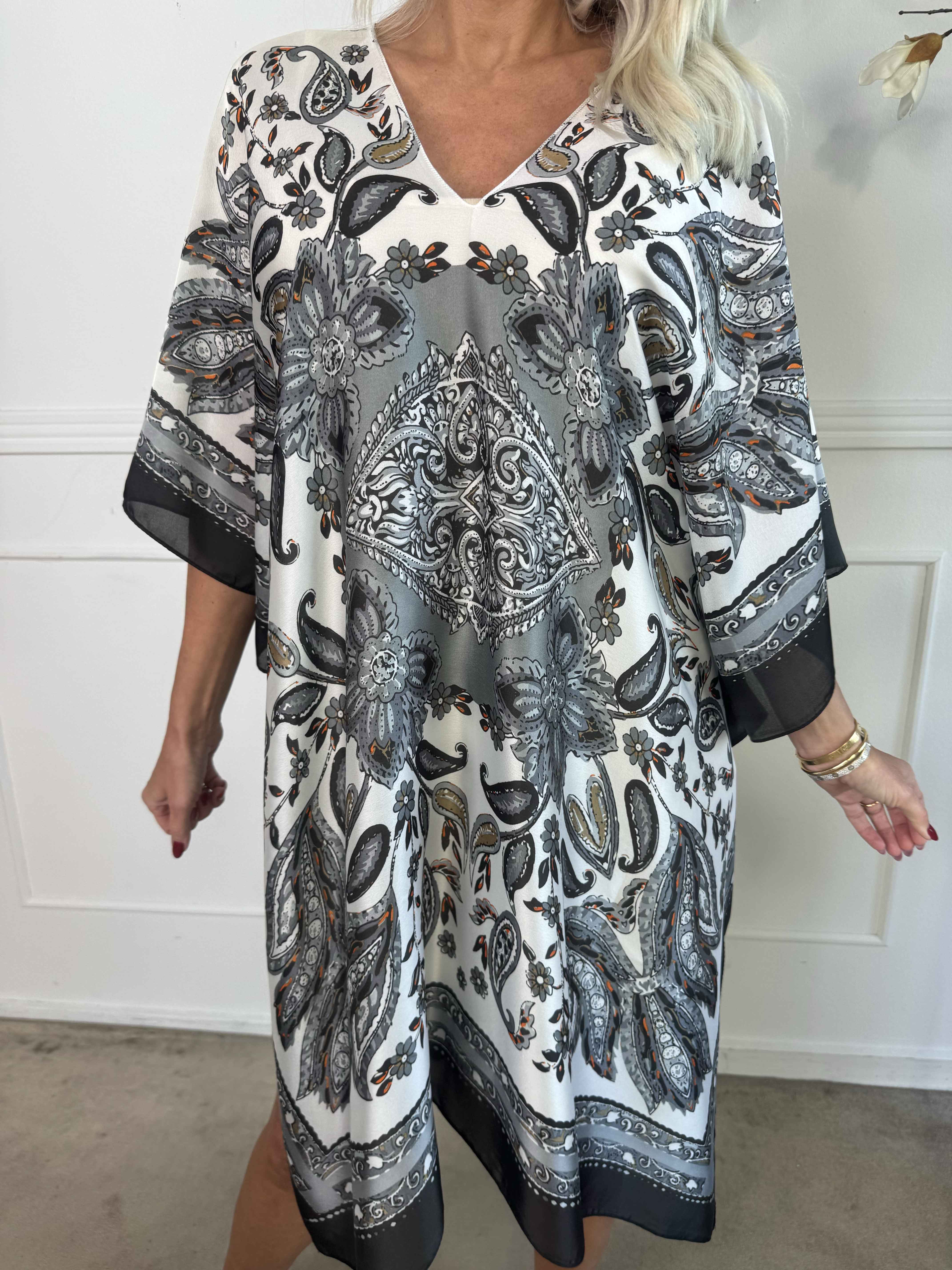 Miranda - Löst mönstrad tunika i mjuk viskos och siden