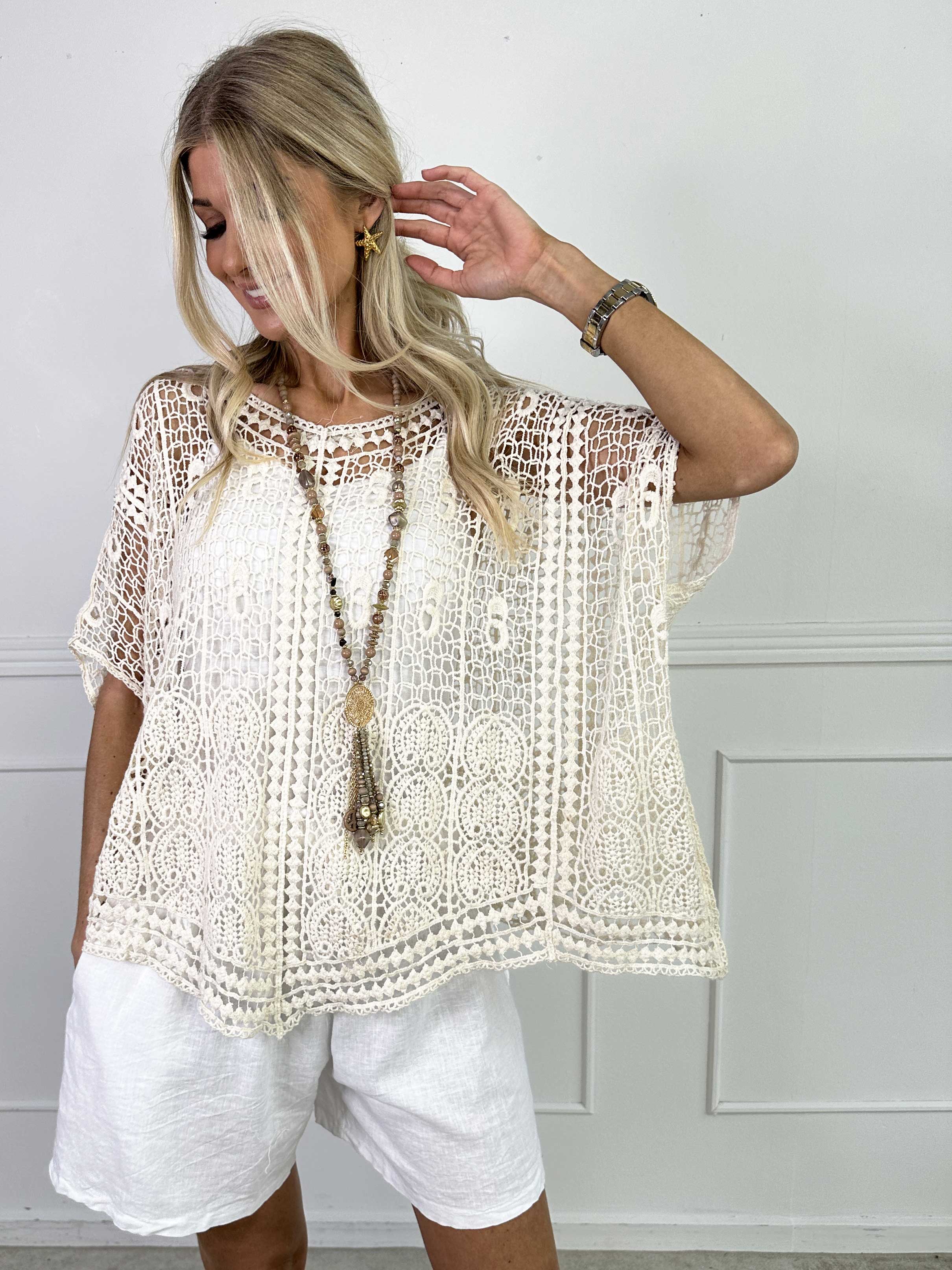 Missandei - Söt virkad blus i bomull med hålmönster