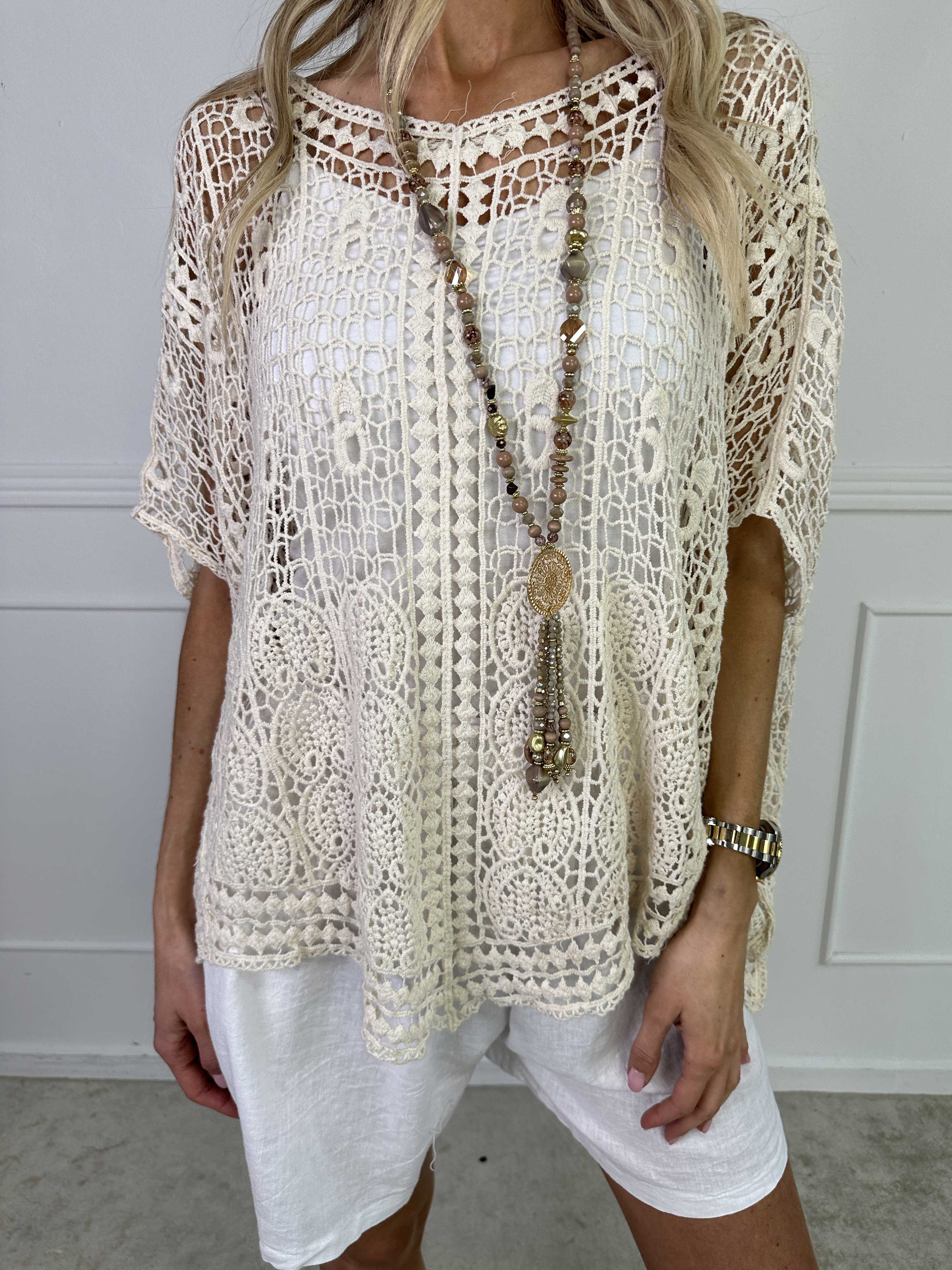 Missandei - Söt virkad blus i bomull med hålmönster