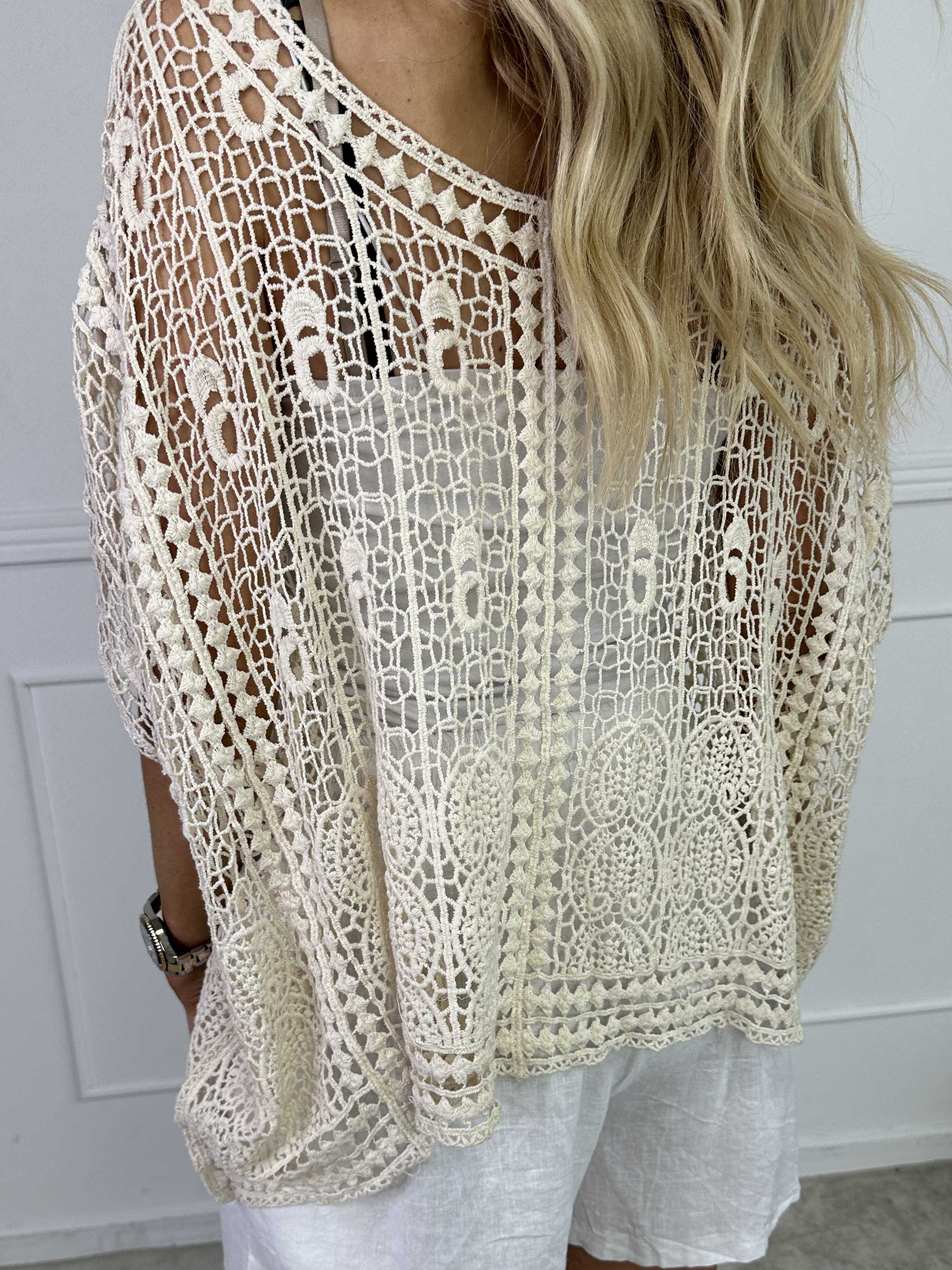 Missandei - Söt virkad blus i bomull med hålmönster