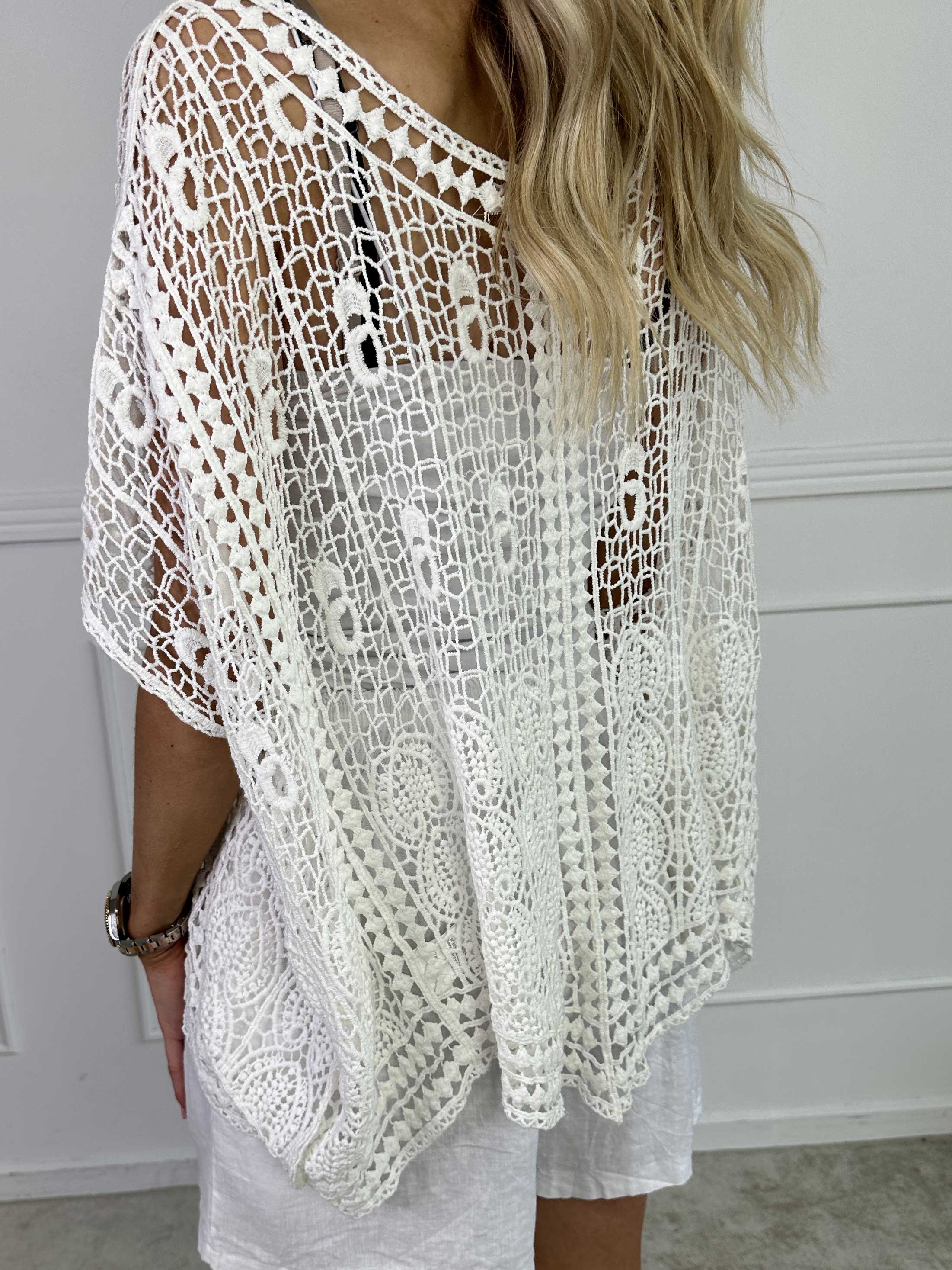 Missandei - Söt virkad blus i bomull med hålmönster