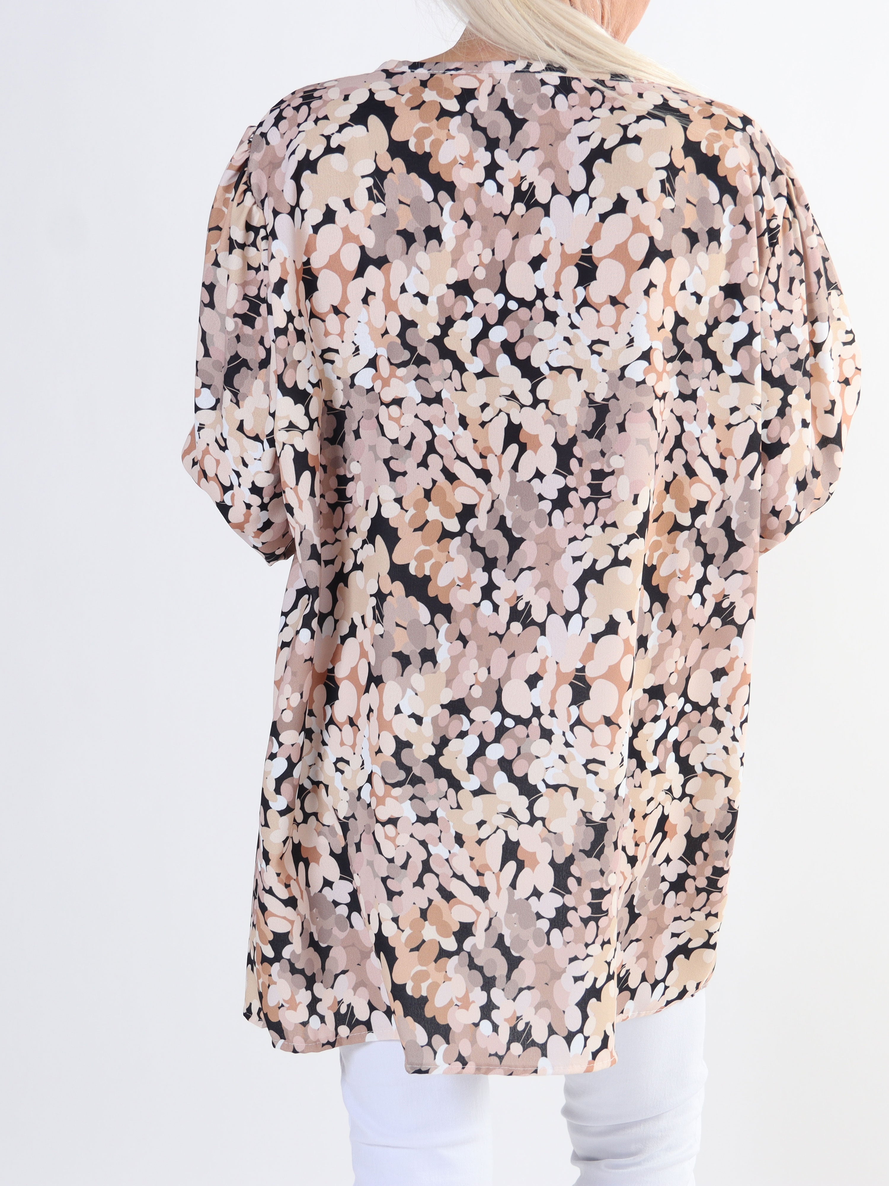 Moa - Blus i plusstorlek med elastiska ärmslut