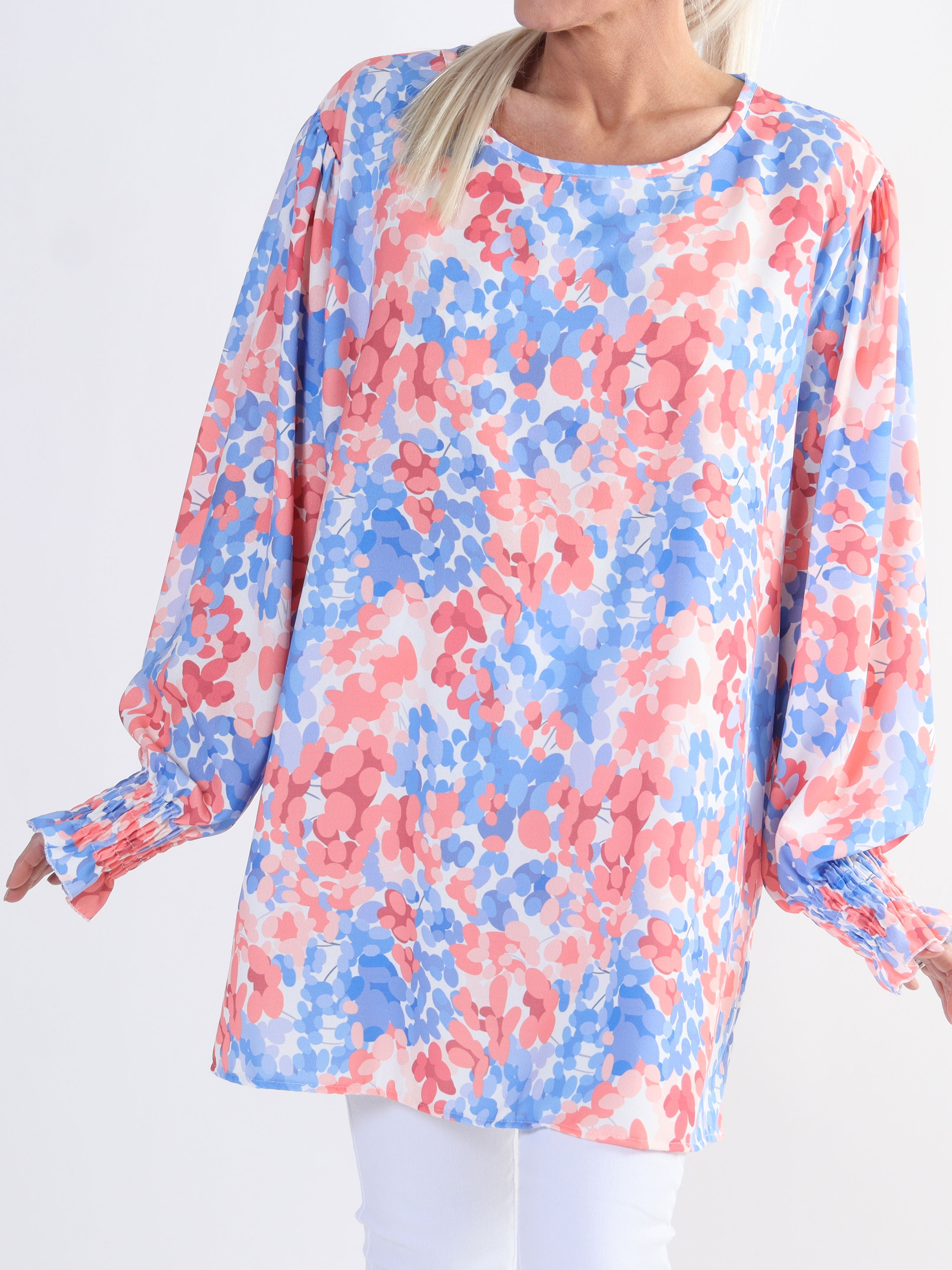 Moa - Blus i plusstorlek med elastiska ärmslut