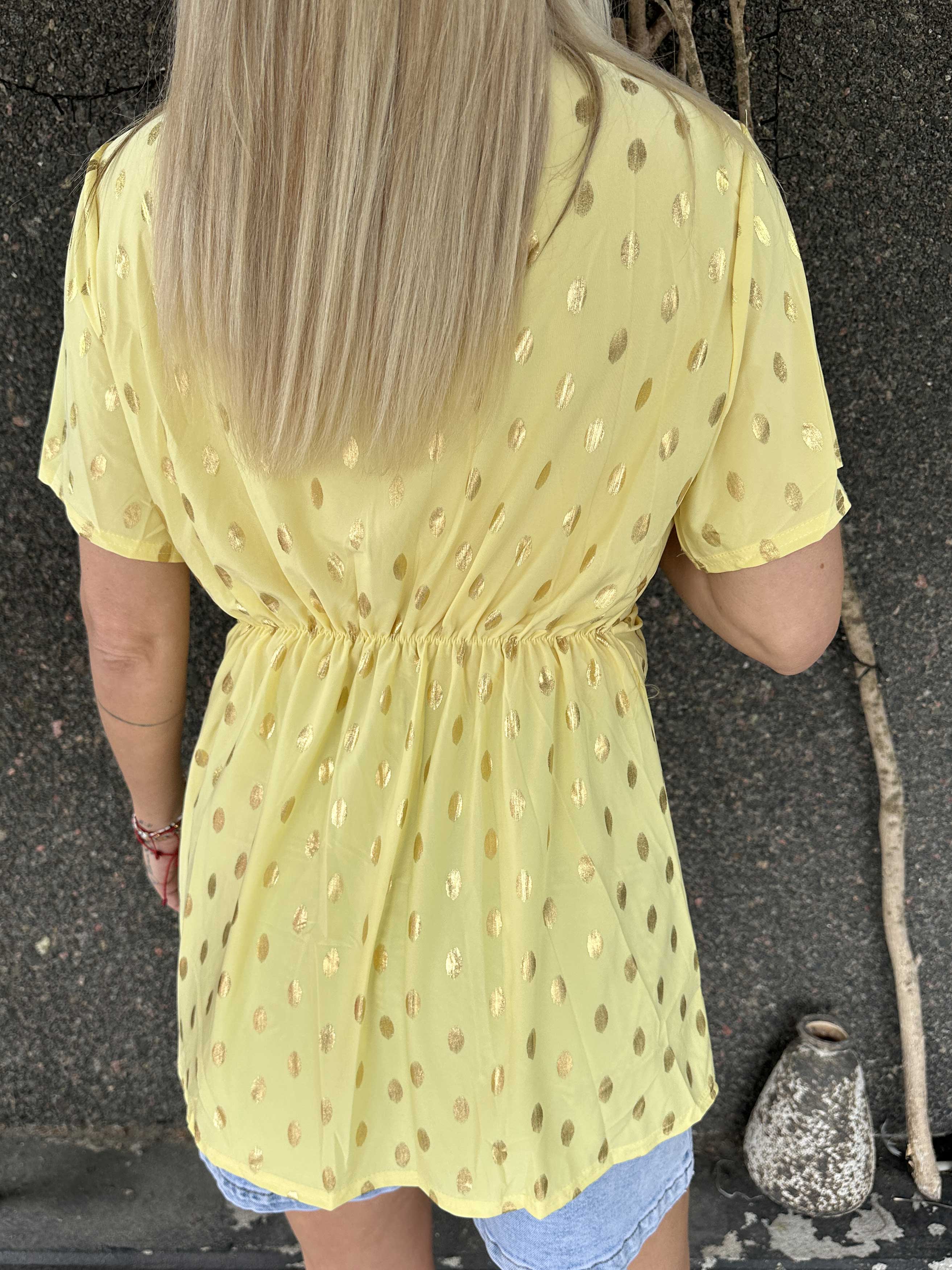 Molly Dot Shirt - Elastisk blus med fin knytdetalj framtill