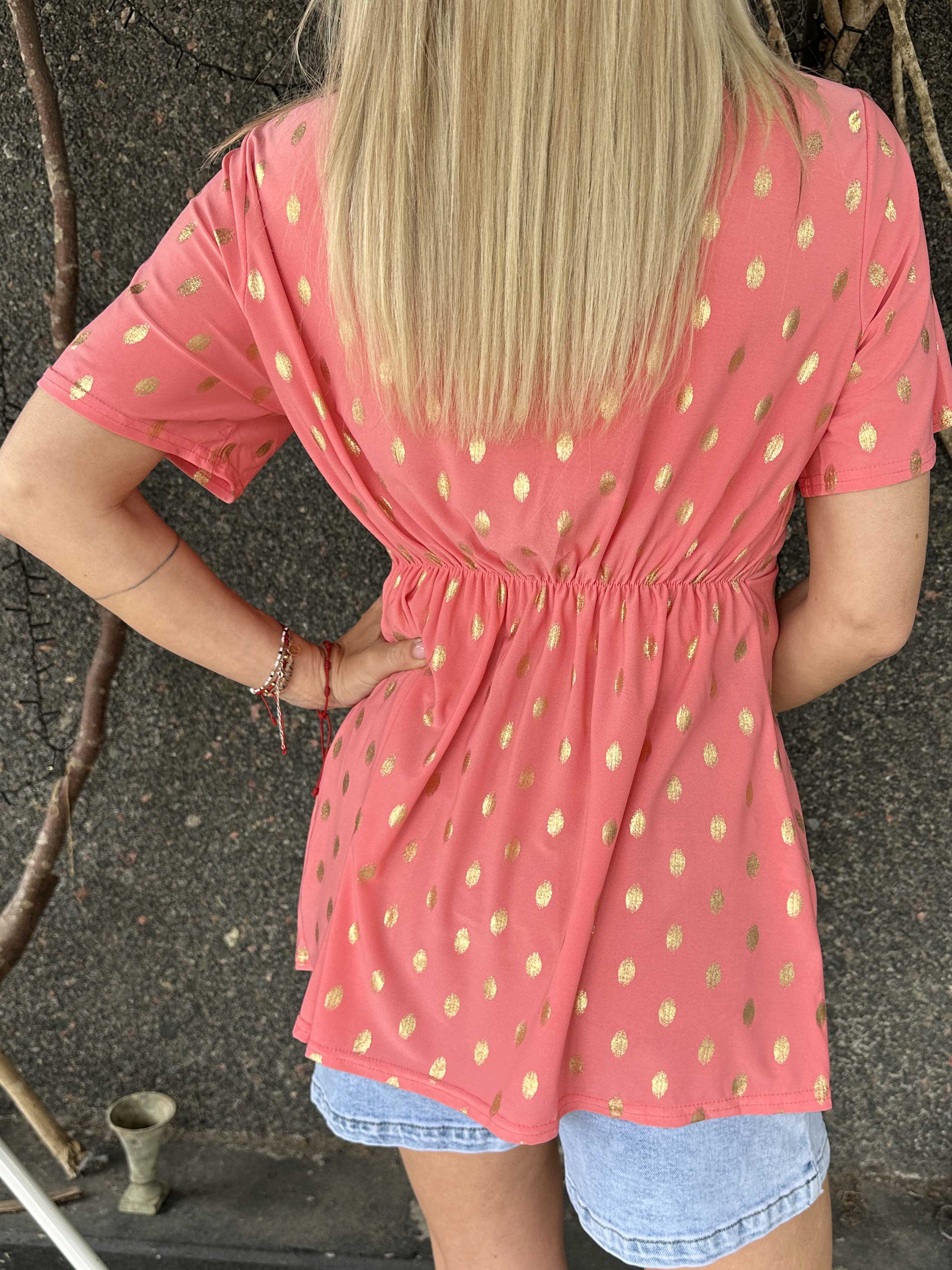 Molly Dot Shirt - Elastisk blus med fin knytdetalj framtill