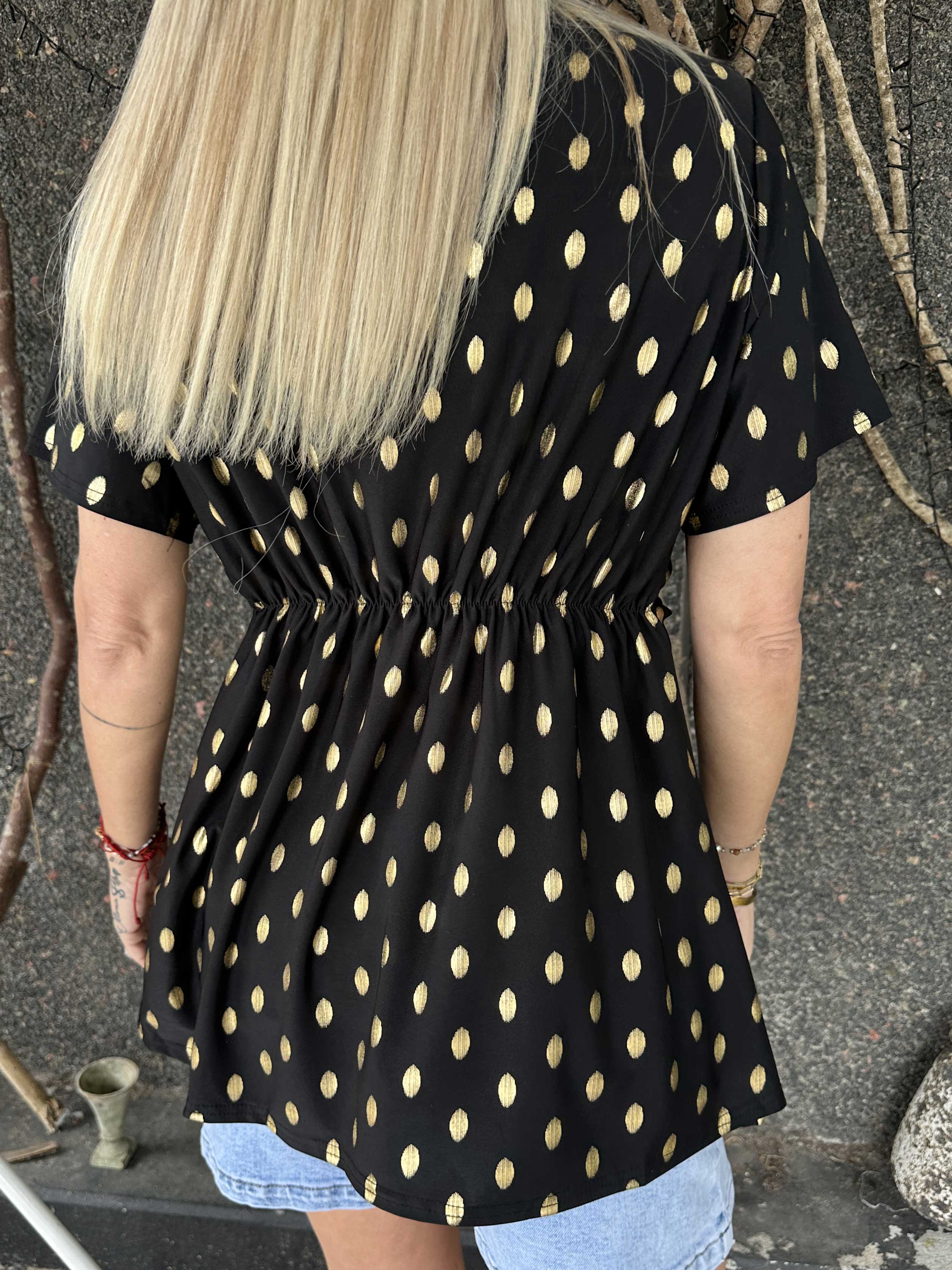 Molly Dot Shirt - Elastisk blus med fin knytdetalj framtill