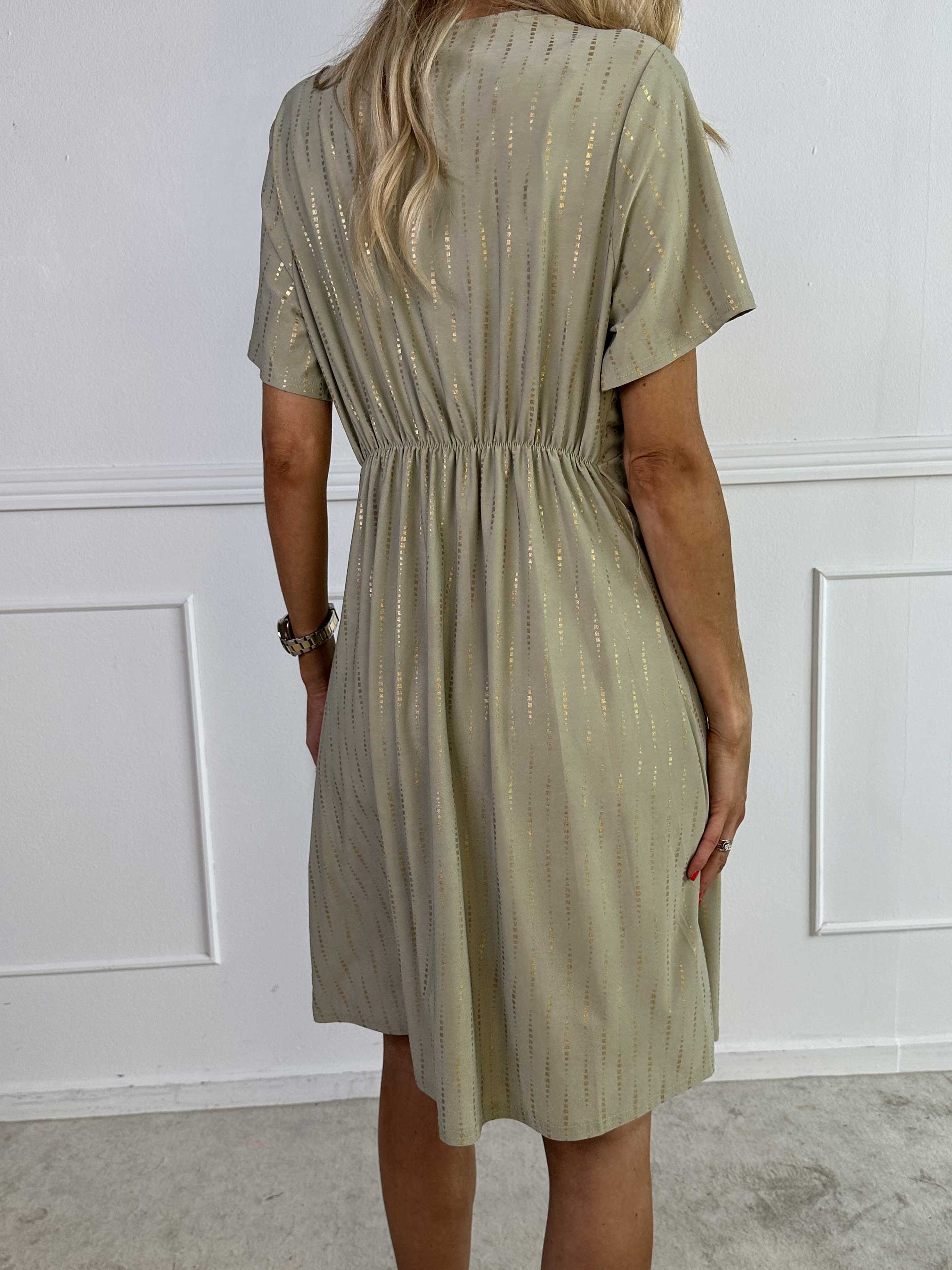 Molly Dot Pattern Short - Klänning i stretchigt tyg med knytdetalj och guldtryck