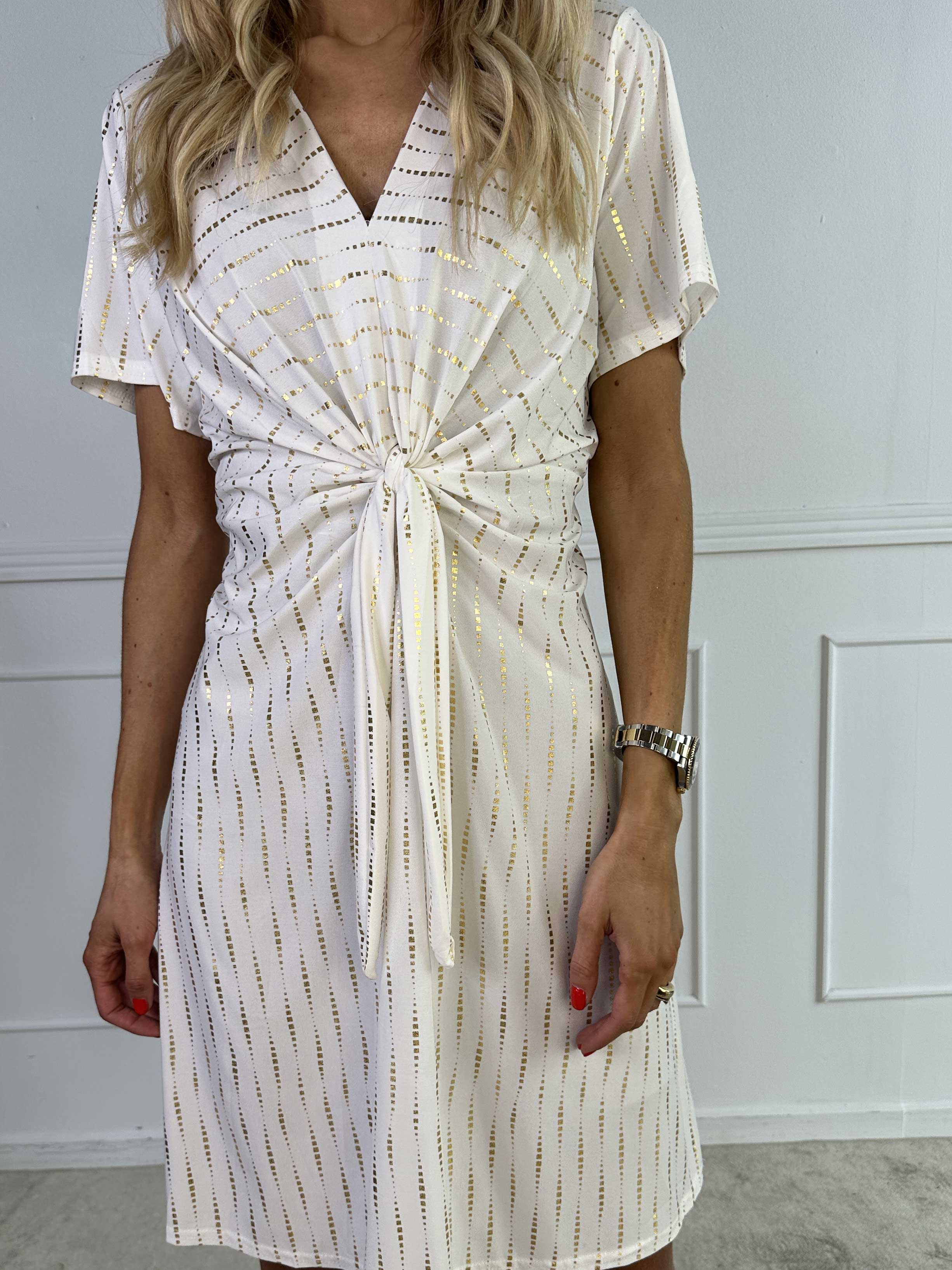 Molly Dot Pattern Short - Klänning i stretchigt tyg med knytdetalj och guldtryck