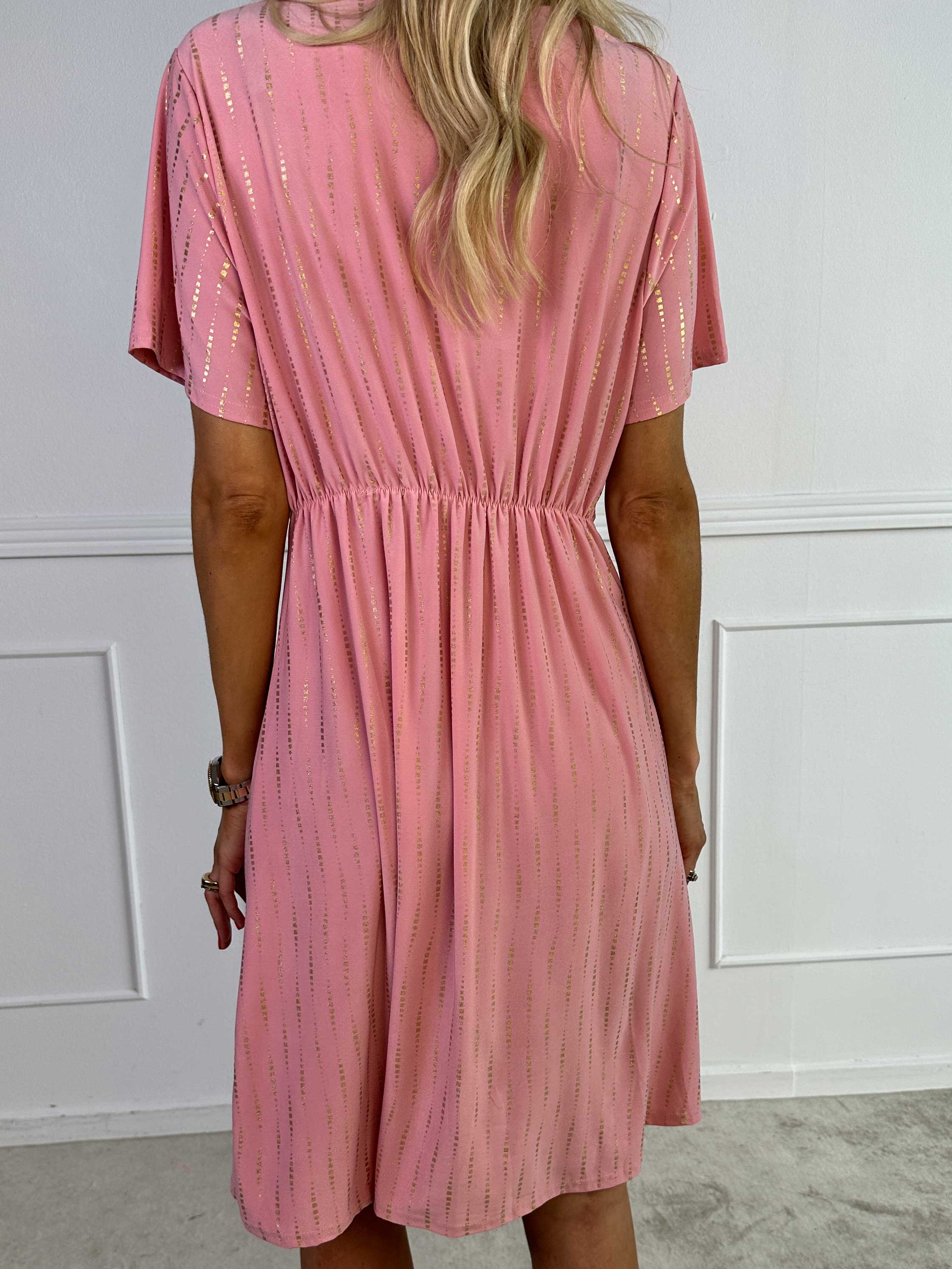 Molly Dot Pattern Short - Klänning i stretchigt tyg med knytdetalj och guldtryck