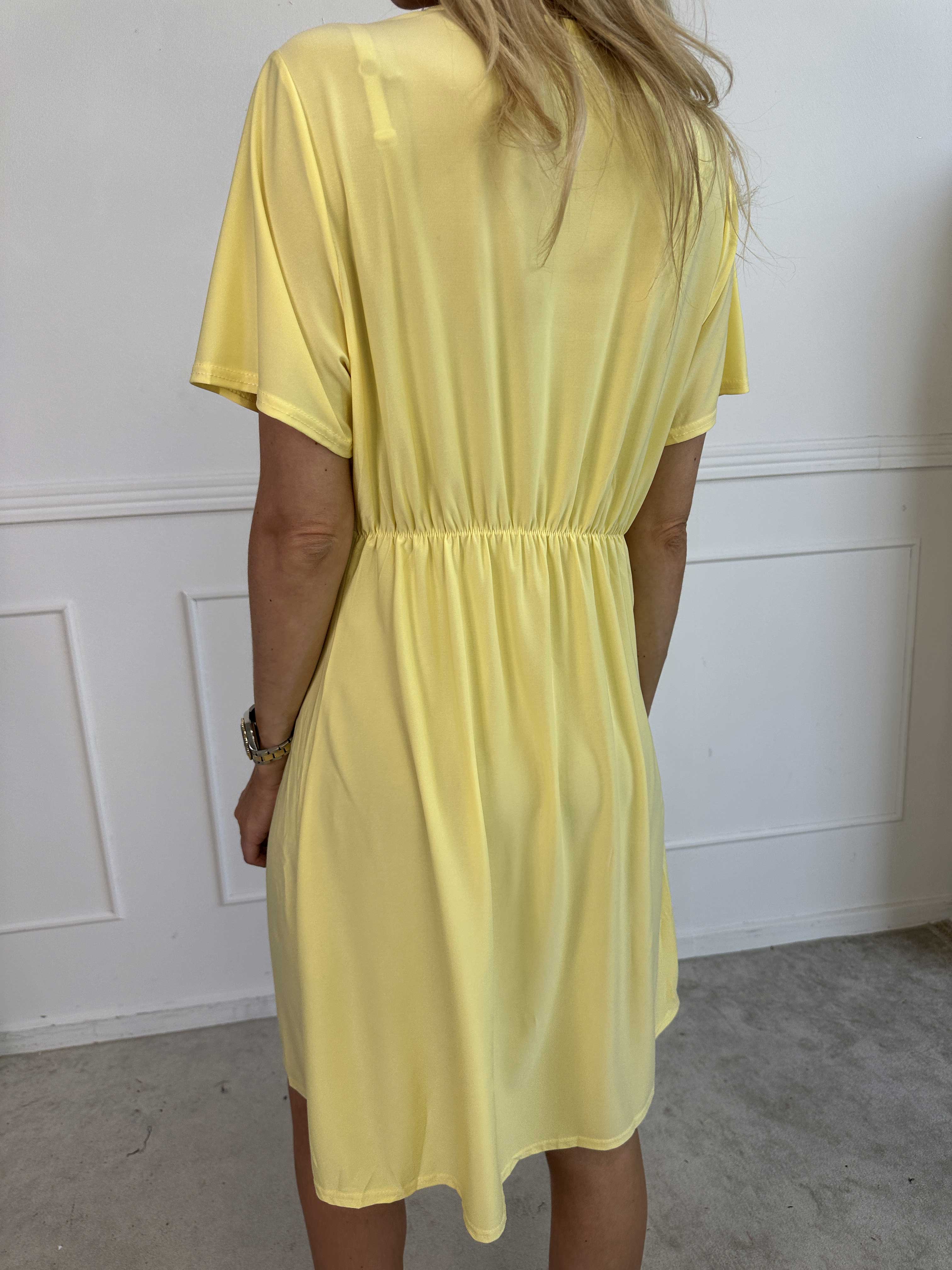 Molly Plain Short - Elastisk klänning med fin knytdetalj framtill