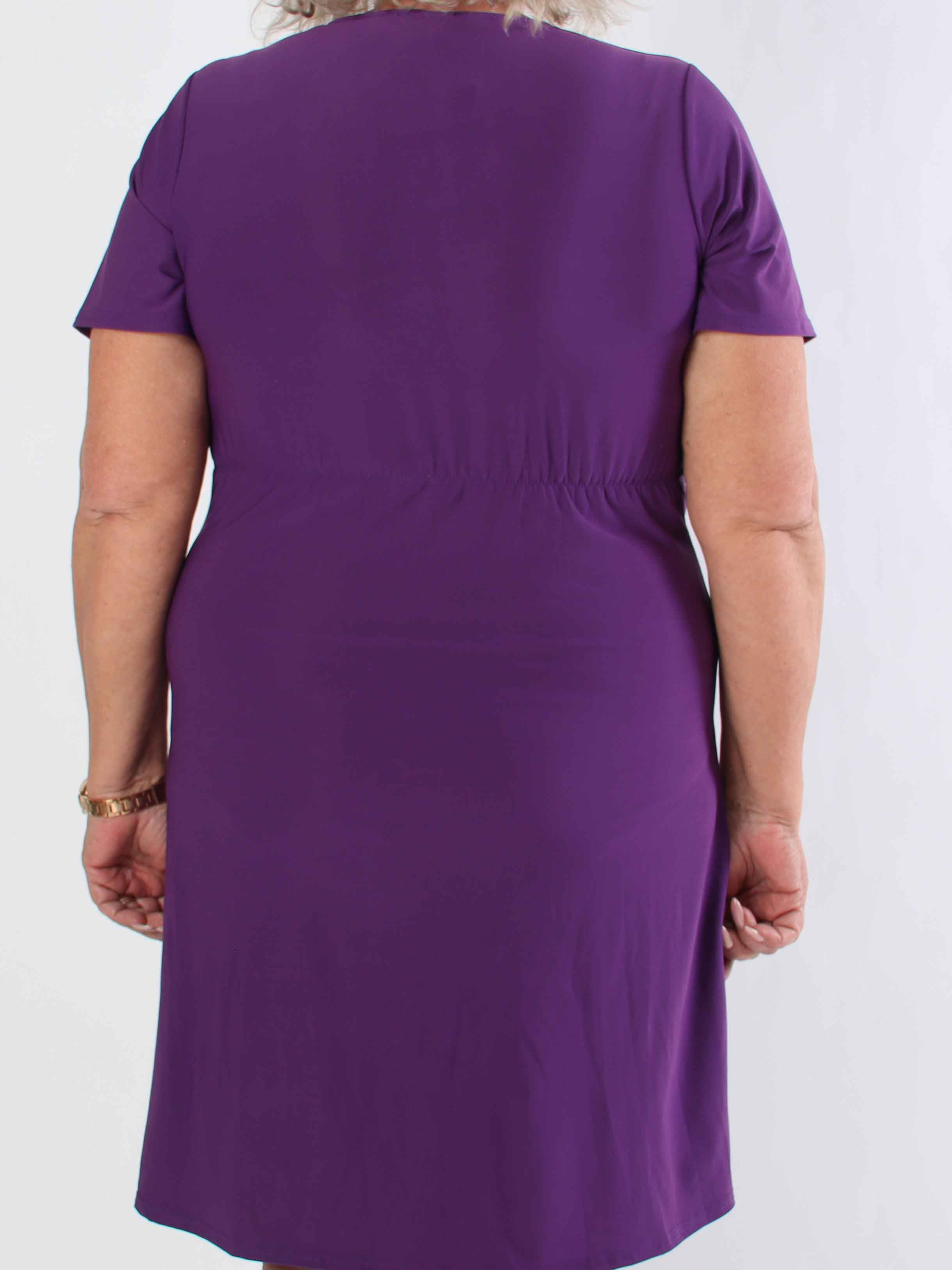 Molly Plain Short - Elastisk plus size klänning med fin knytdetalj framtill