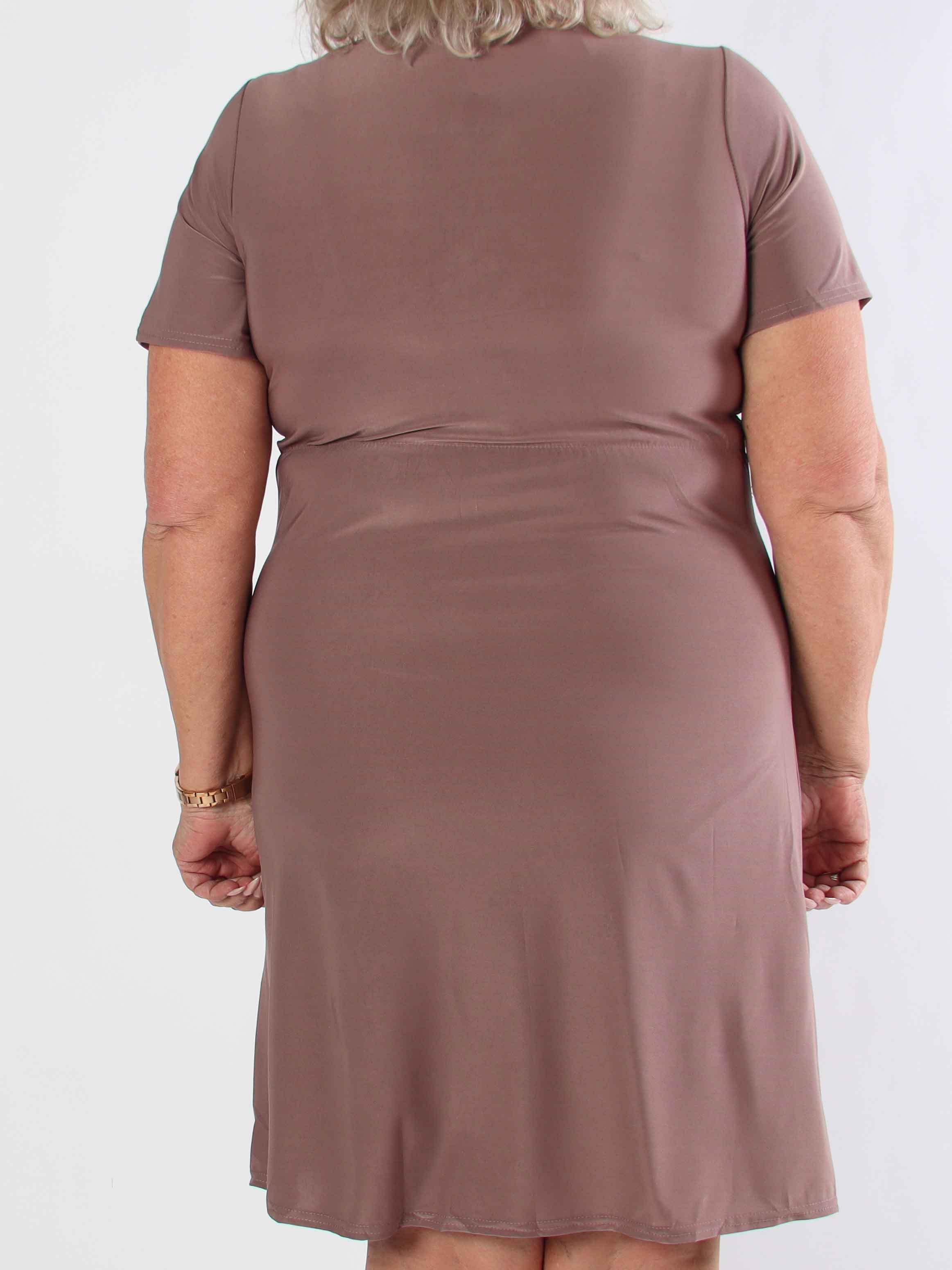 Molly Plain Short - Elastisk plus size klänning med fin knytdetalj framtill