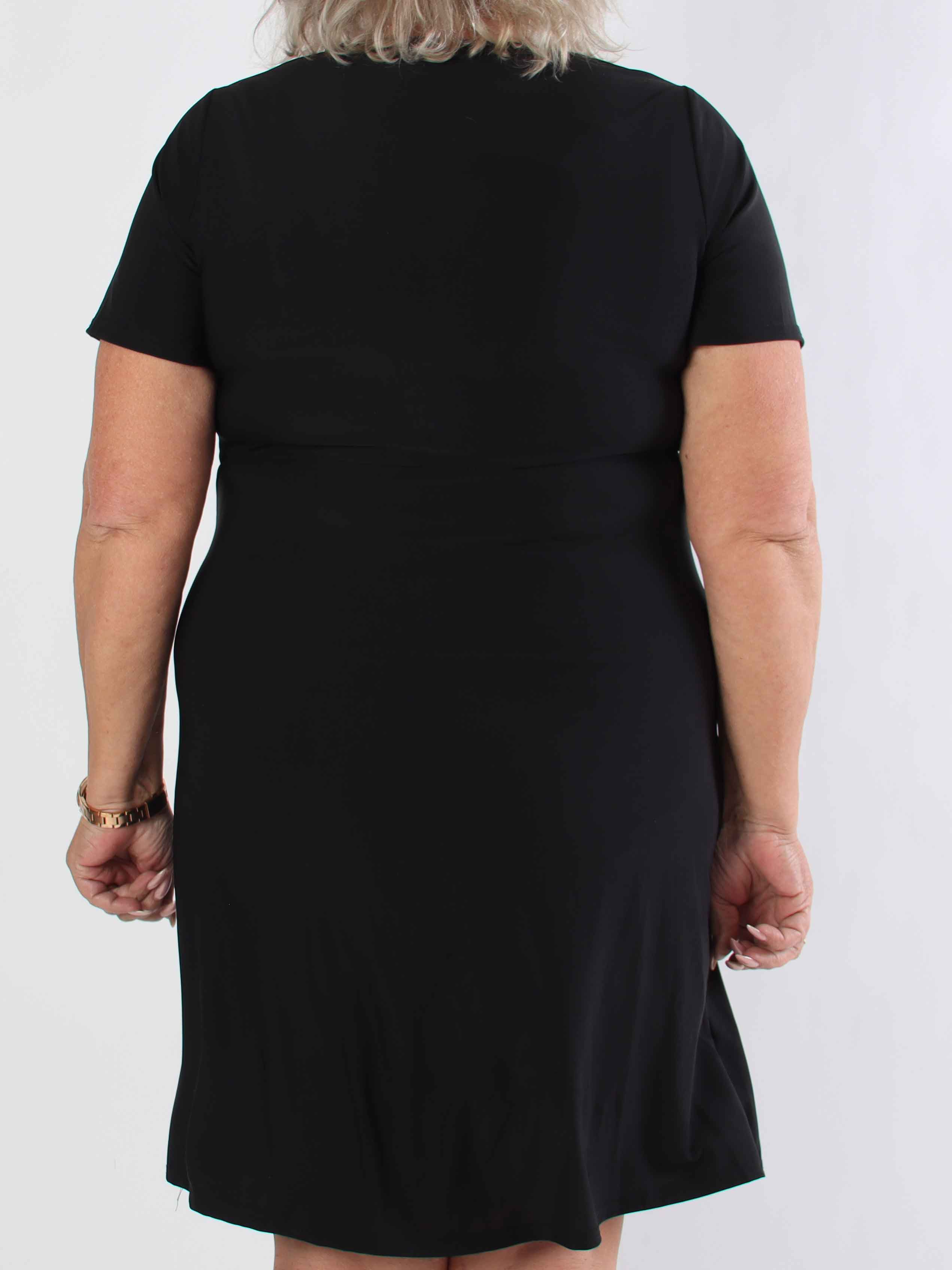 Molly Plain Short - Elastisk plus size klänning med fin knytdetalj framtill