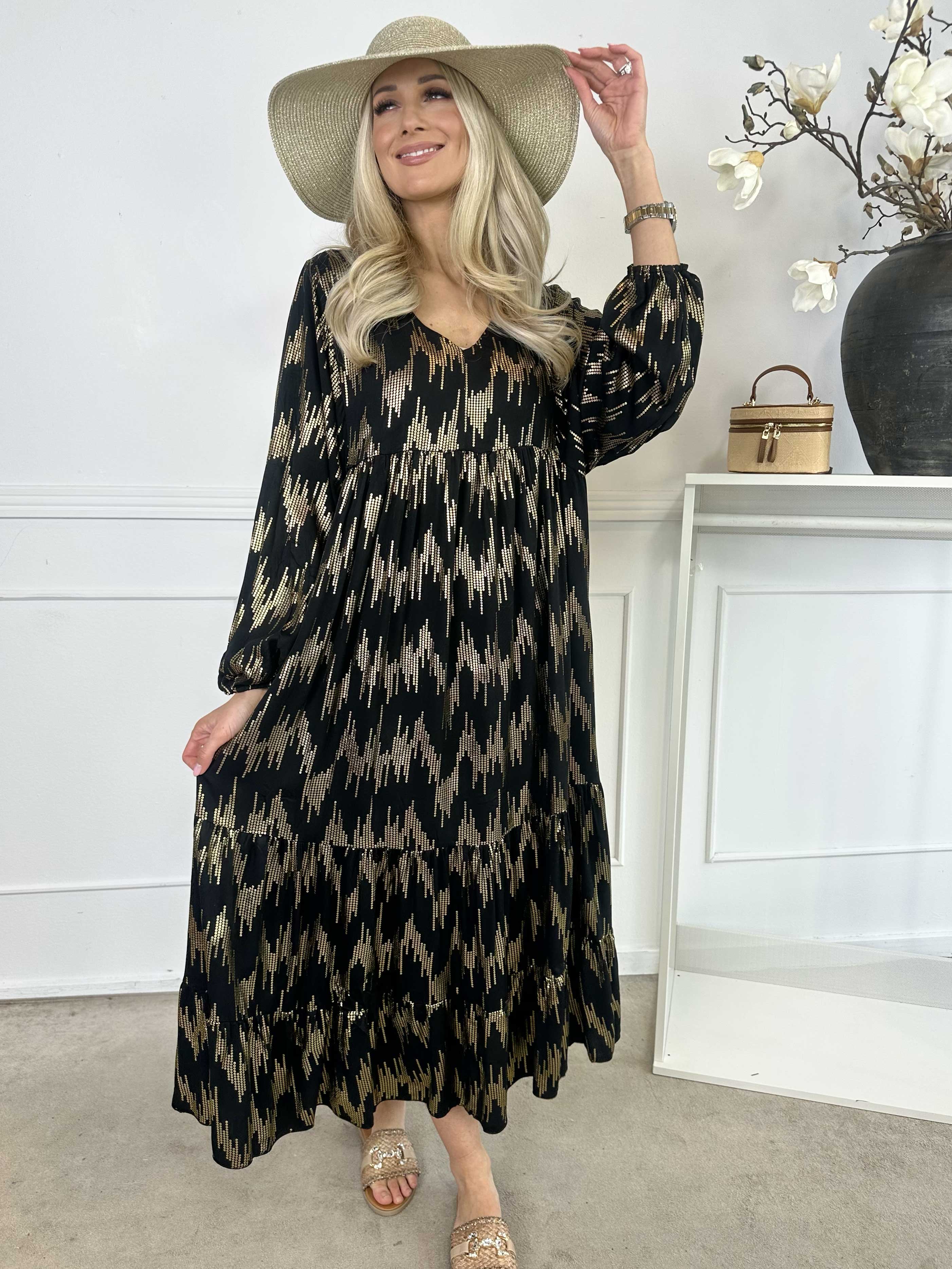 Mona - Lång, lös klänning i viskos med gulddetaljer