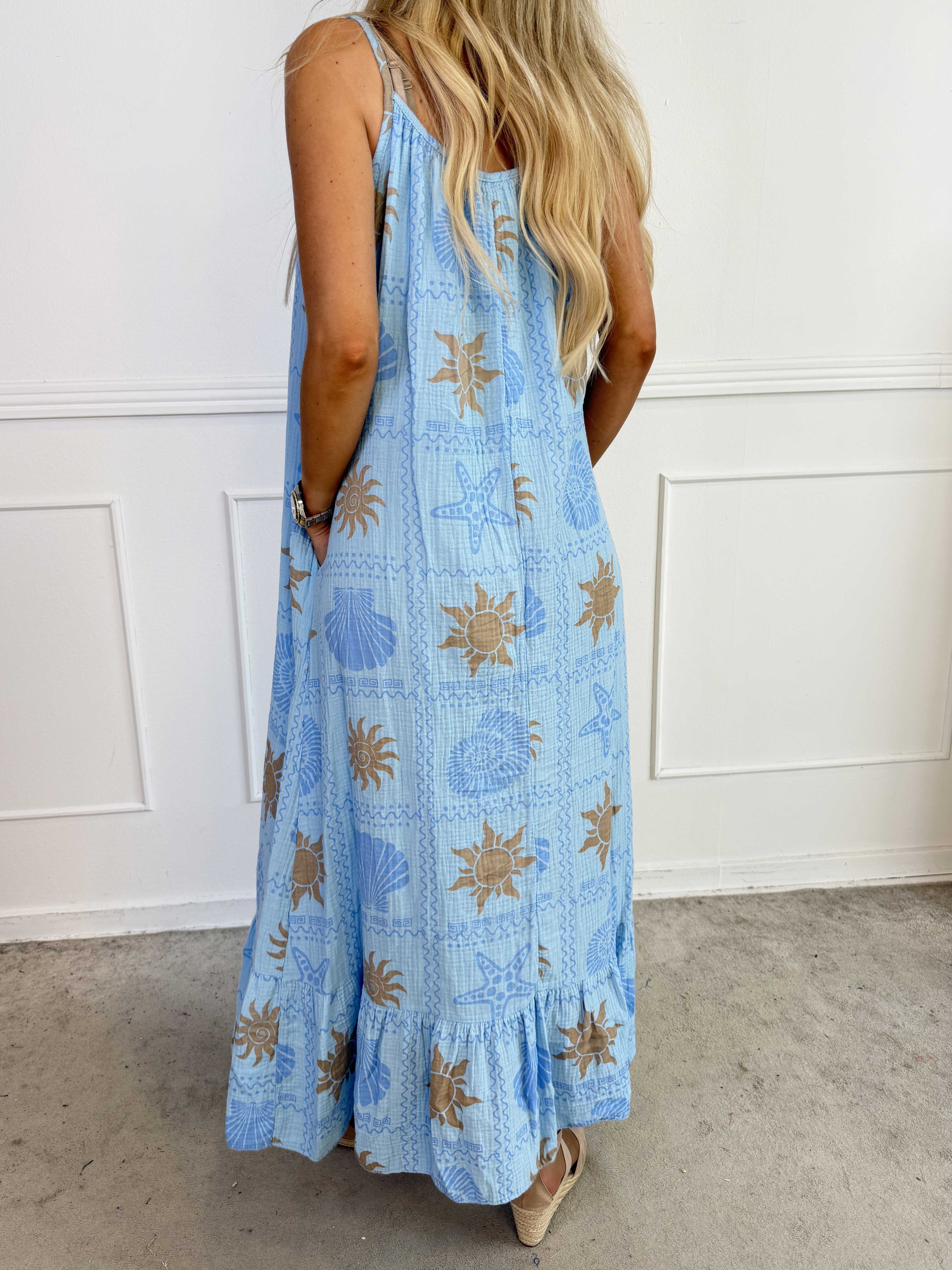 Monica - Plus size sommarklänning i härligt muslintyg med färgglada sommarmotiv