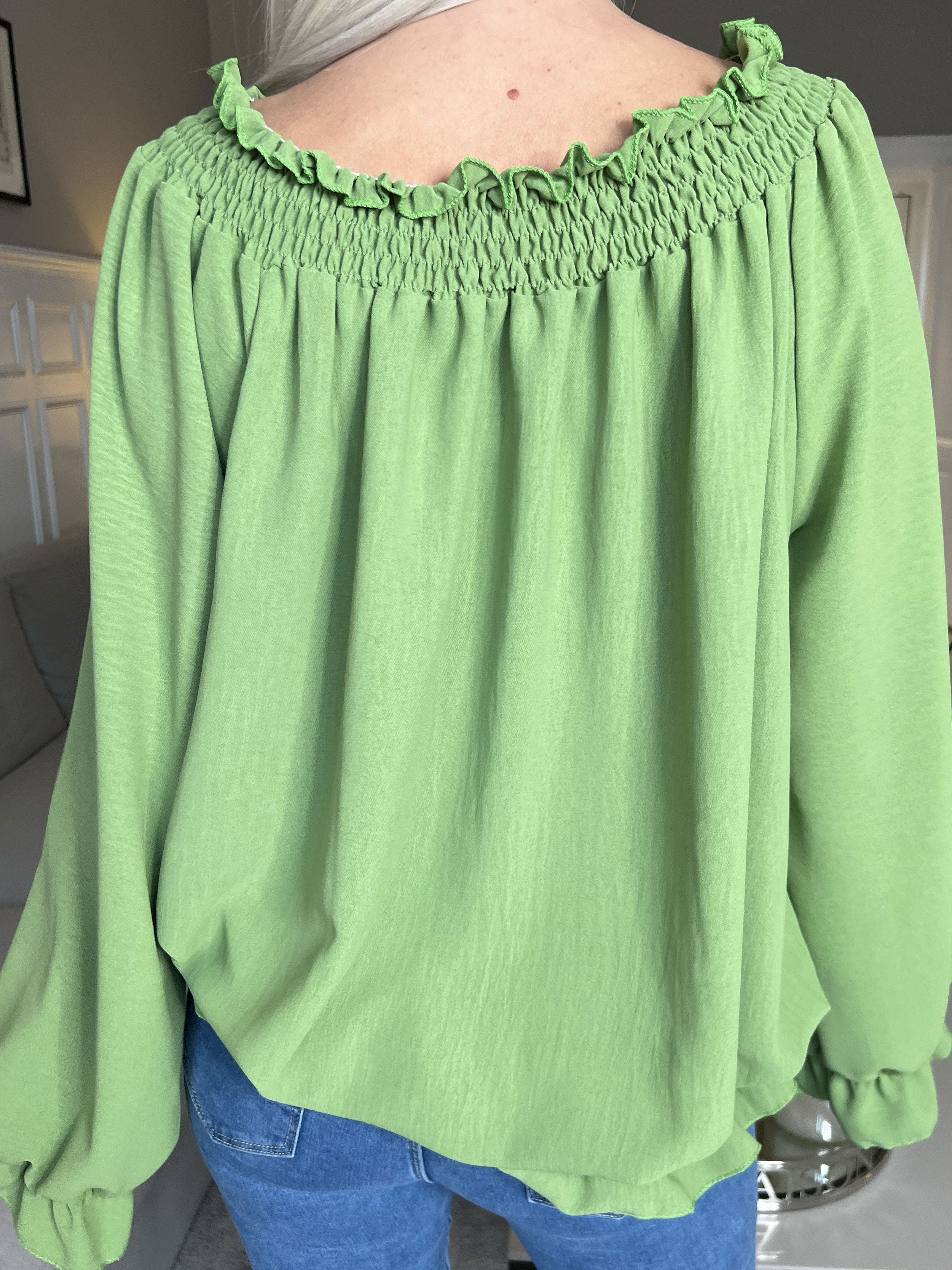 Monik - Tunika i enfärgad modell med resår och volangkanter - White