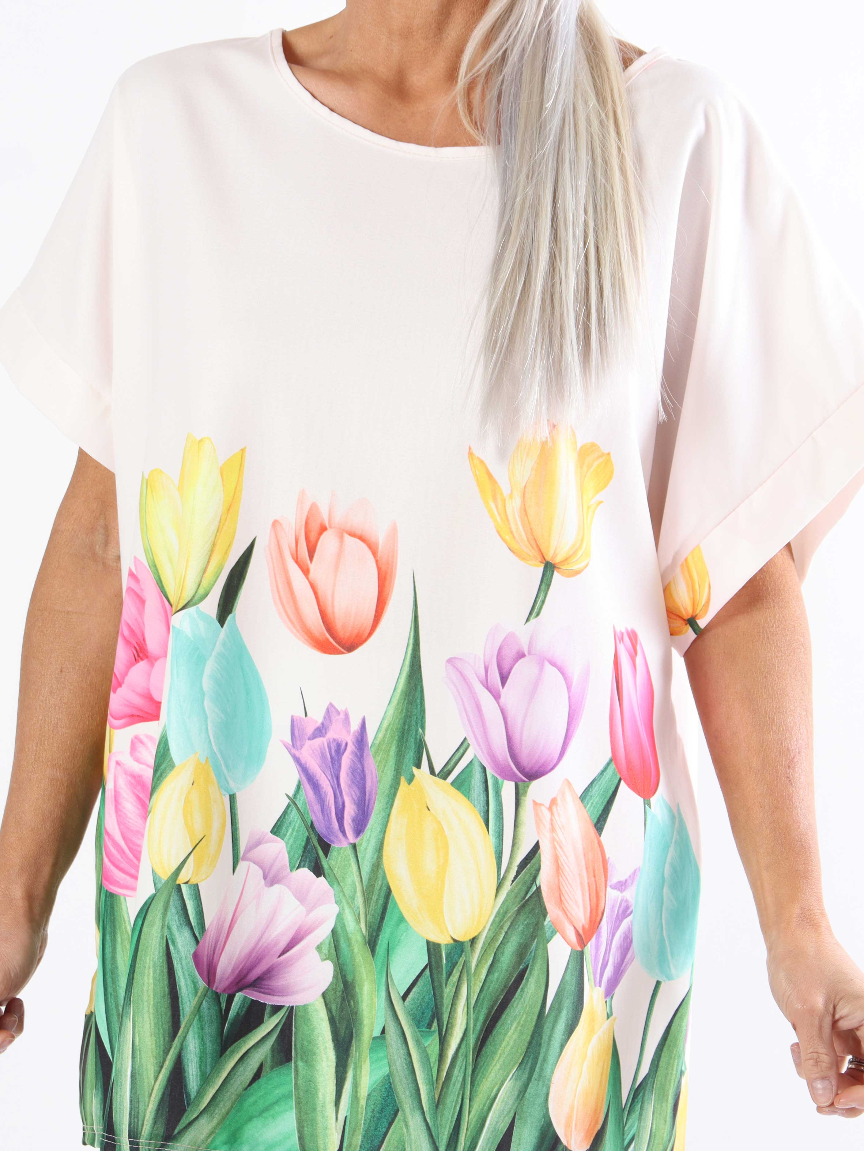 Montana - Plus size-blus med korta ärmar och tulpanmotiv