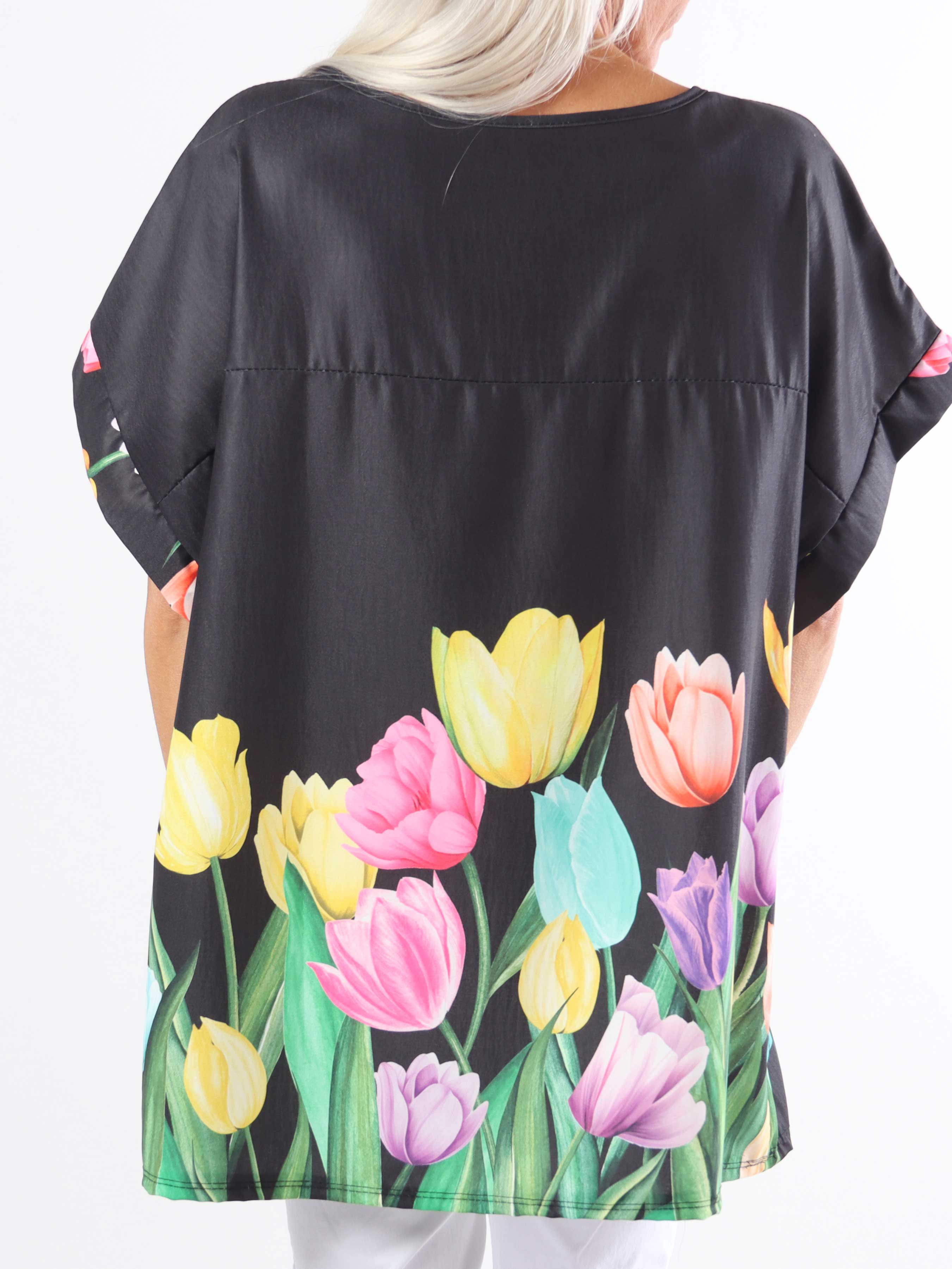 Montana - Plus size-blus med korta ärmar och tulpanmotiv