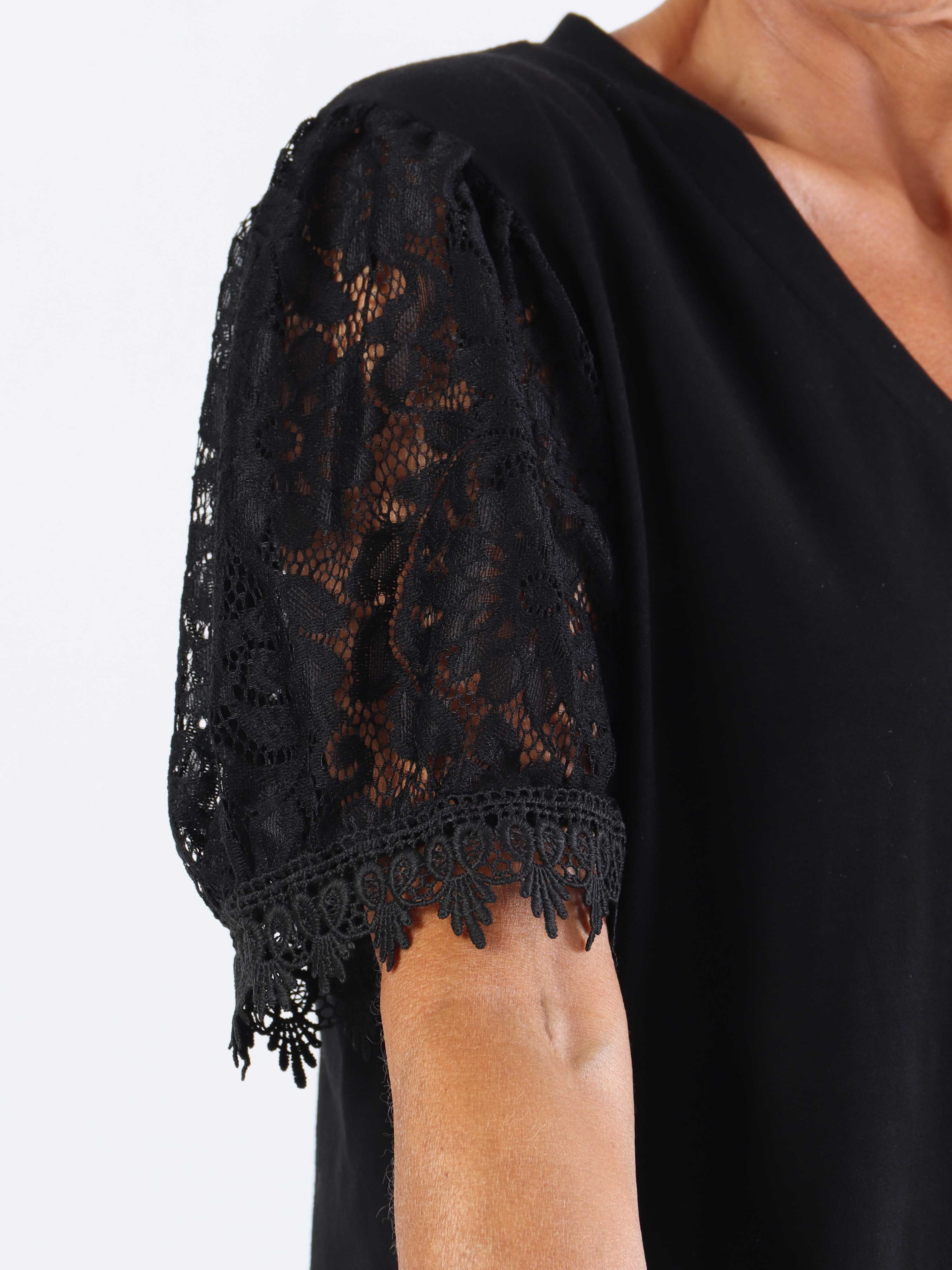 Nadine - Plus size t-shirt med ärmar i spets