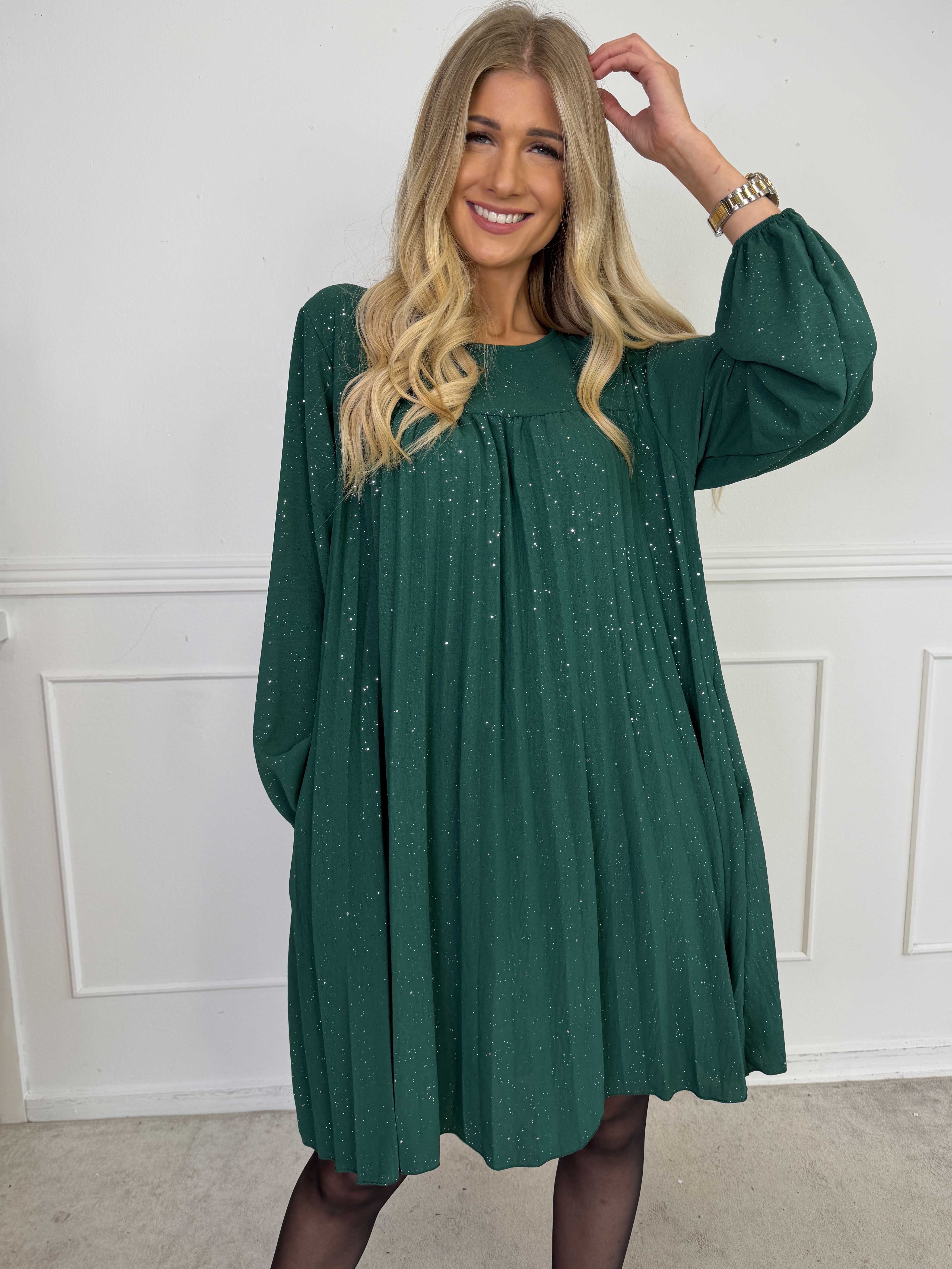 Nancy Glitter Short L/S - Plisserad klänning med fickor och glitter