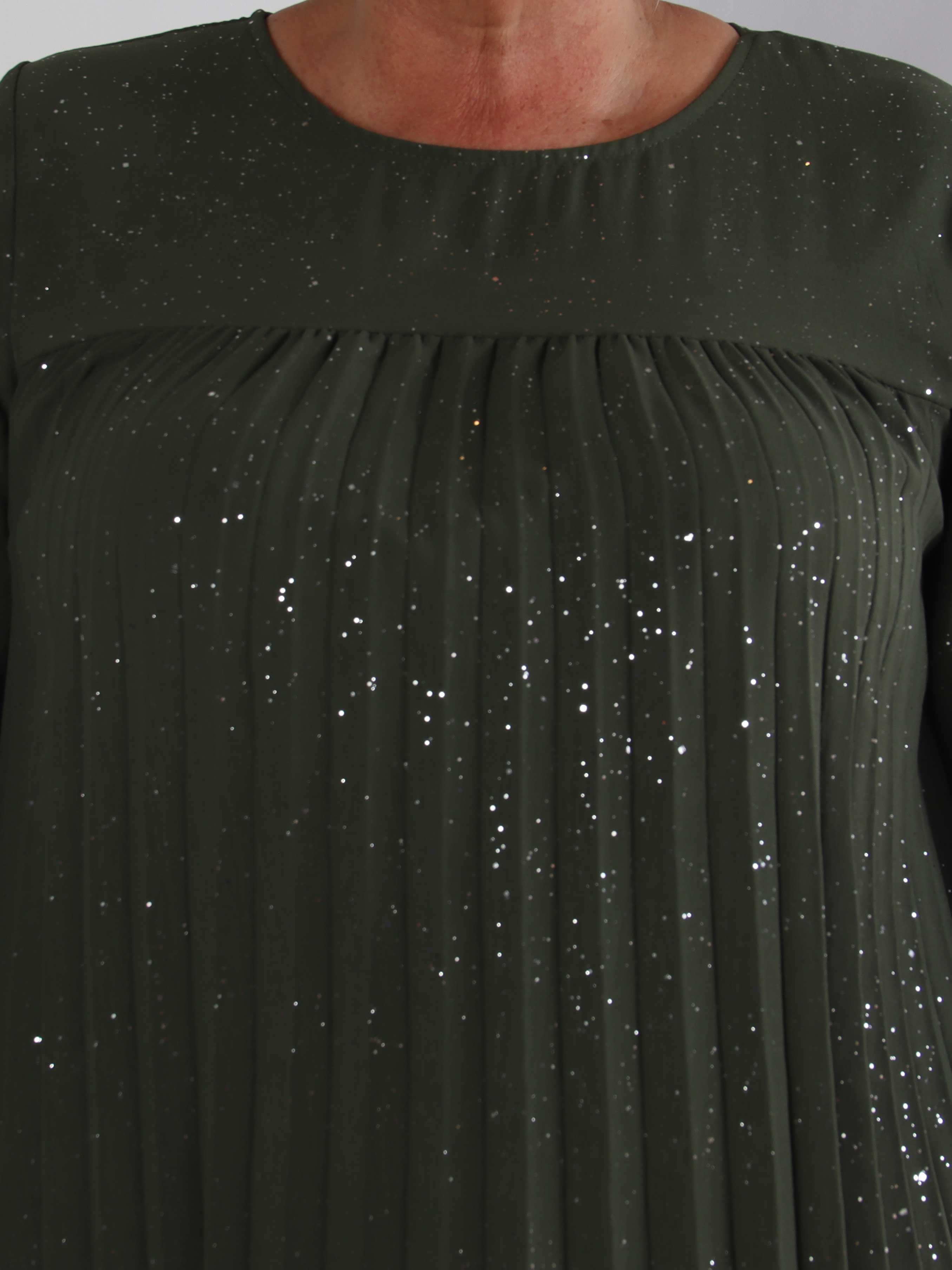 Nancy Glitter Short L/S - Plisserad plus size klänning med fickor och glitter