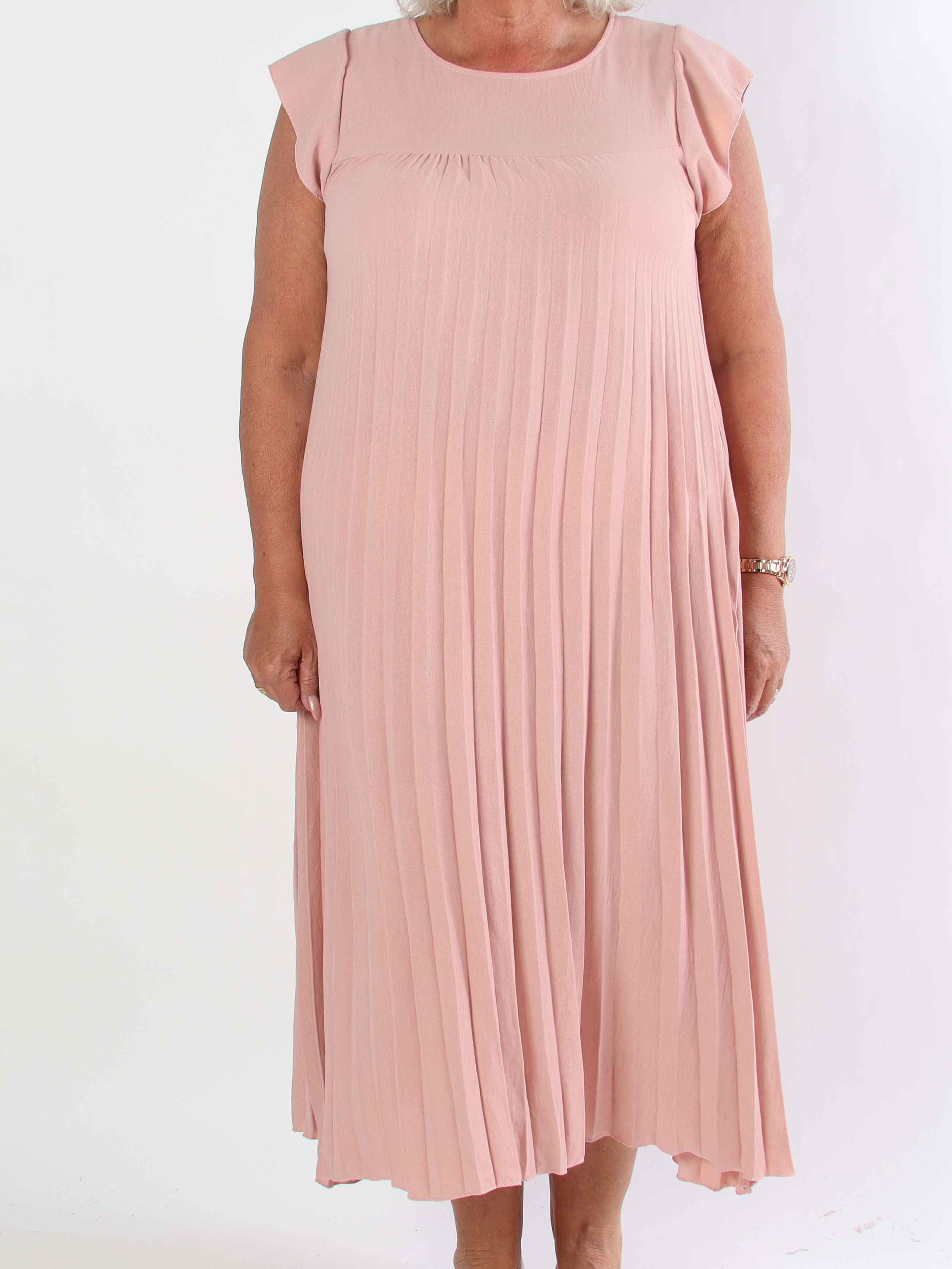 Nancy - Lång plus size klänning med veck och volangärmar