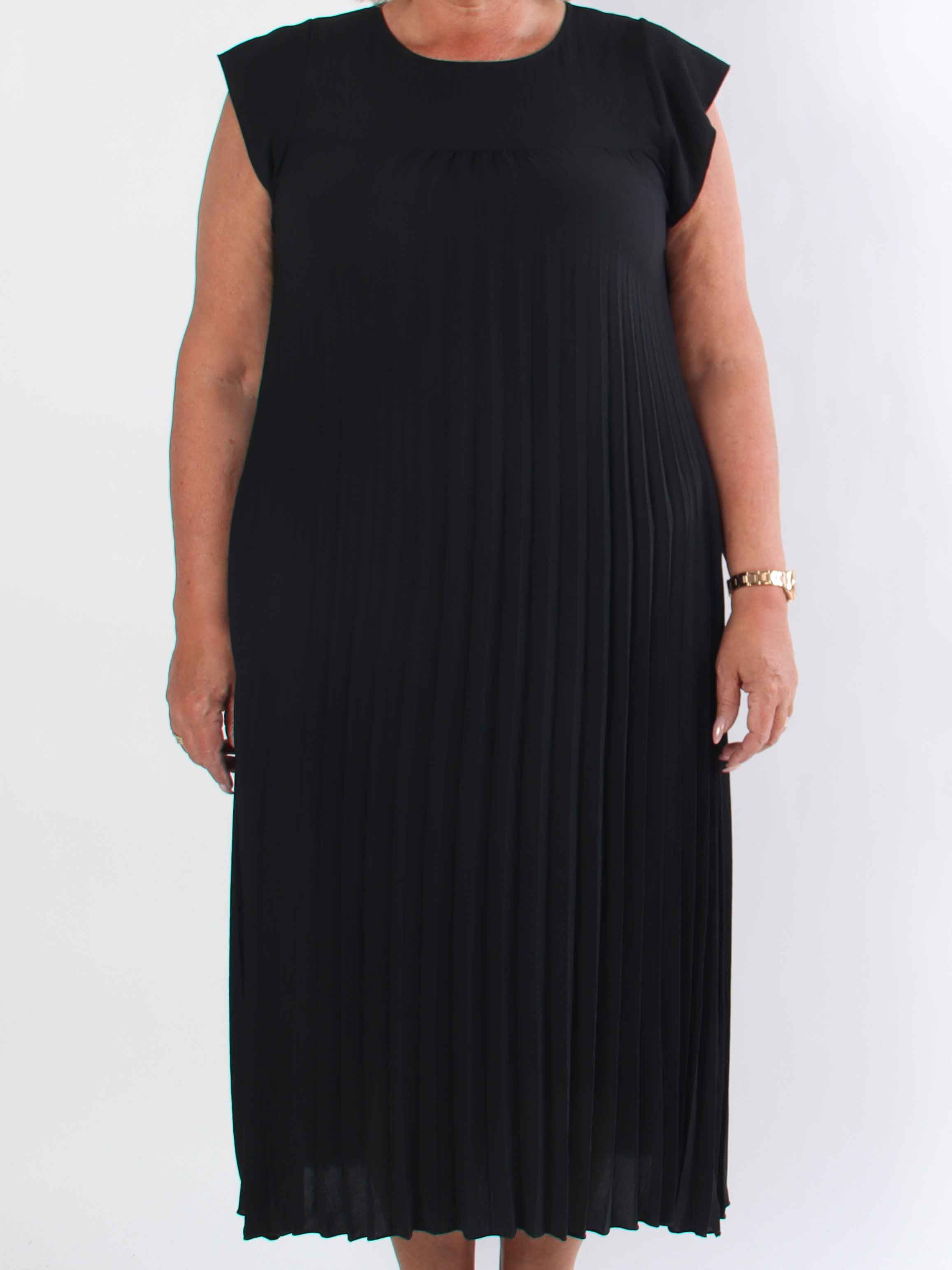 Nancy - Lång plus size klänning med veck och volangärmar