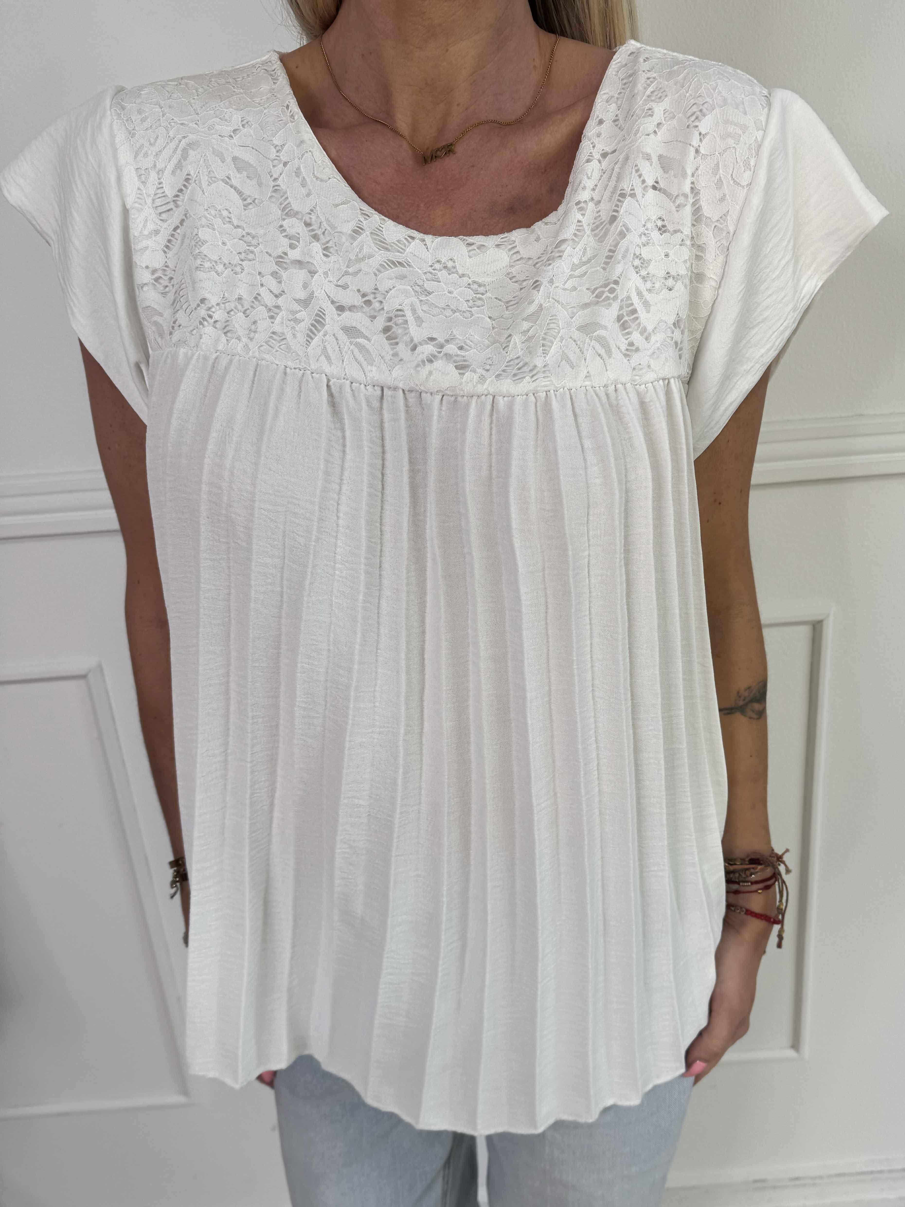 Nancy Lace Shirt - Sød tunika med plisseringer og blonde