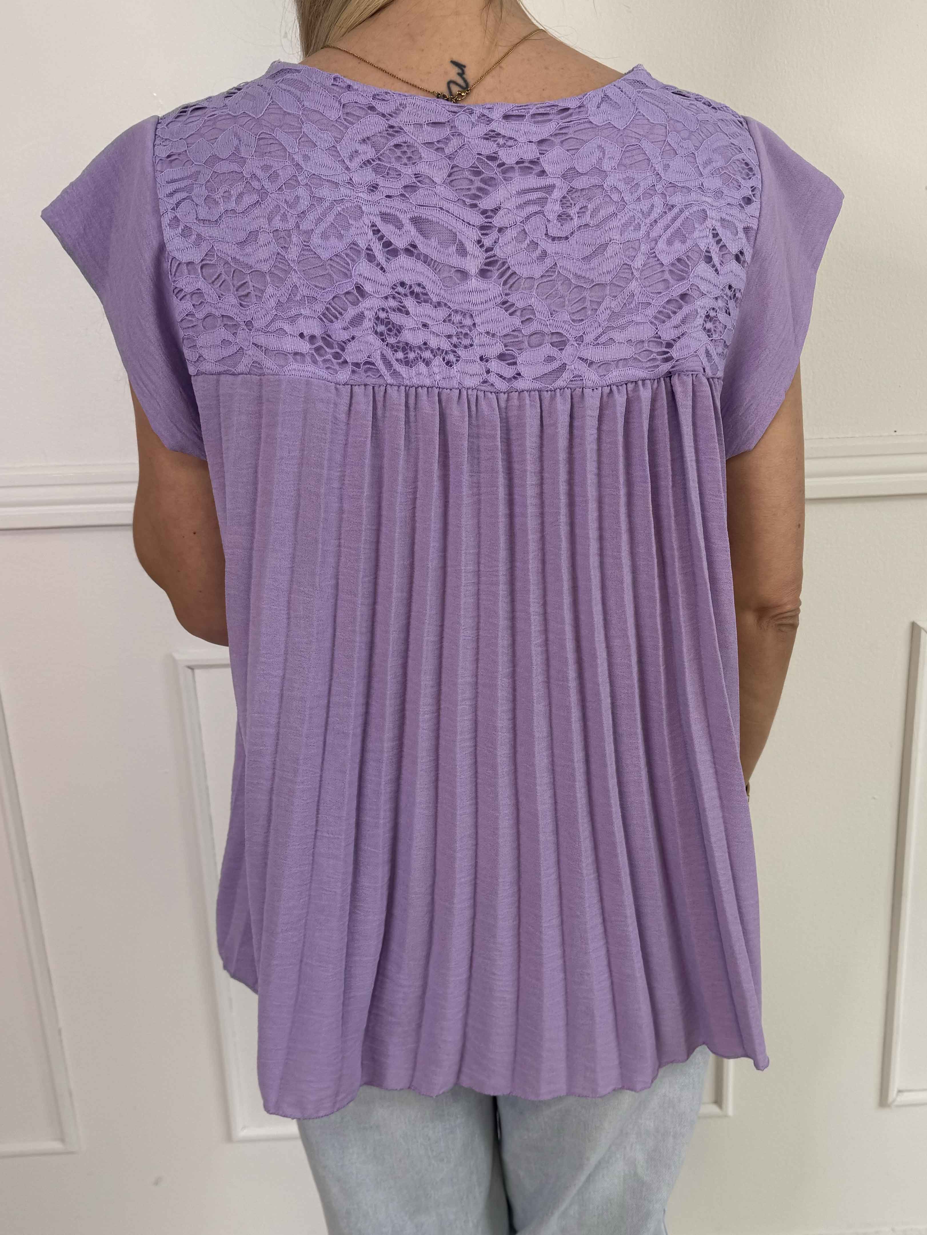 Nancy Lace Shirt - Sød tunika med plisseringer og blonde