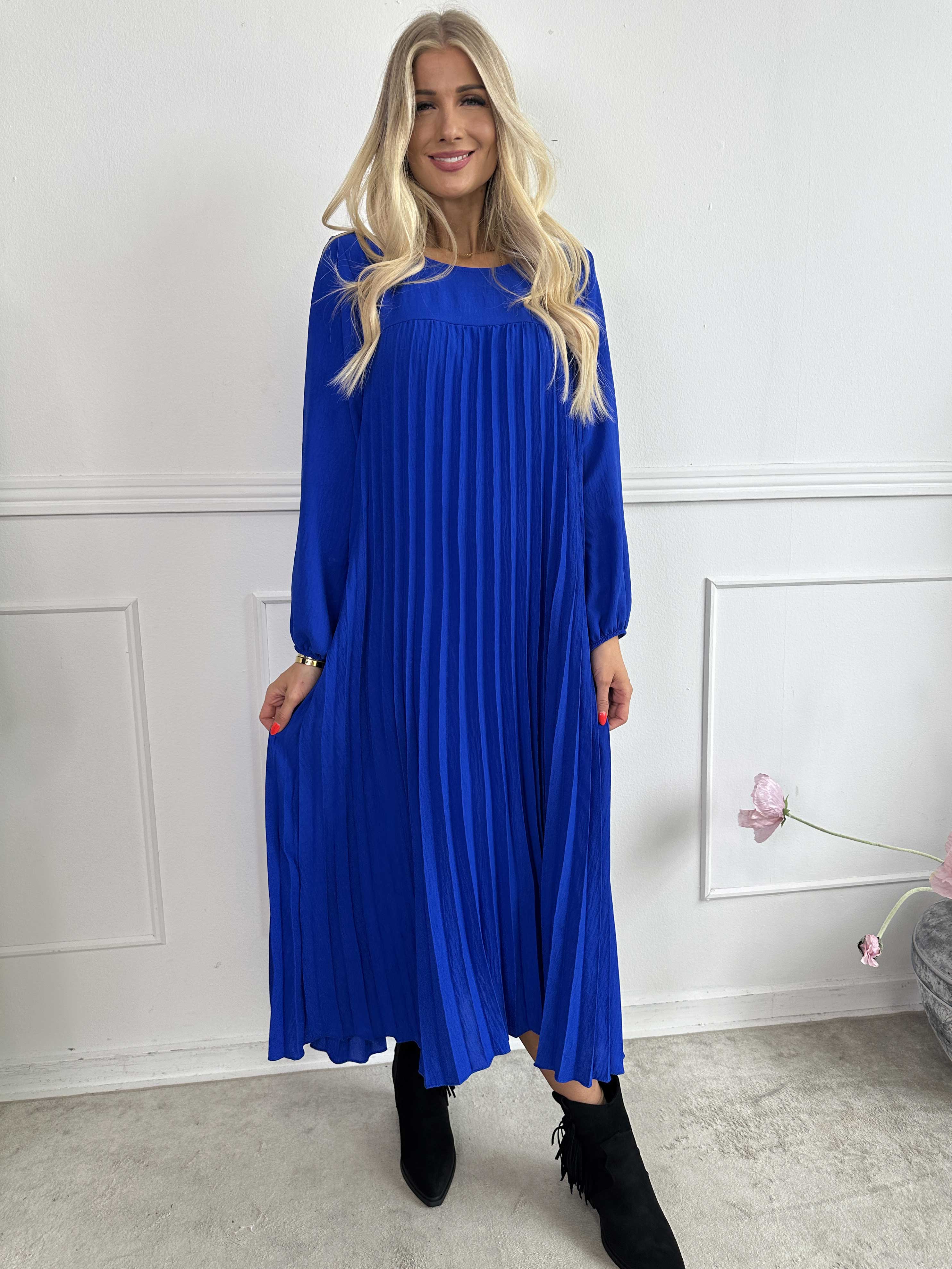 Nancy Long Sleeve - Lång klänning med plissering och fickor