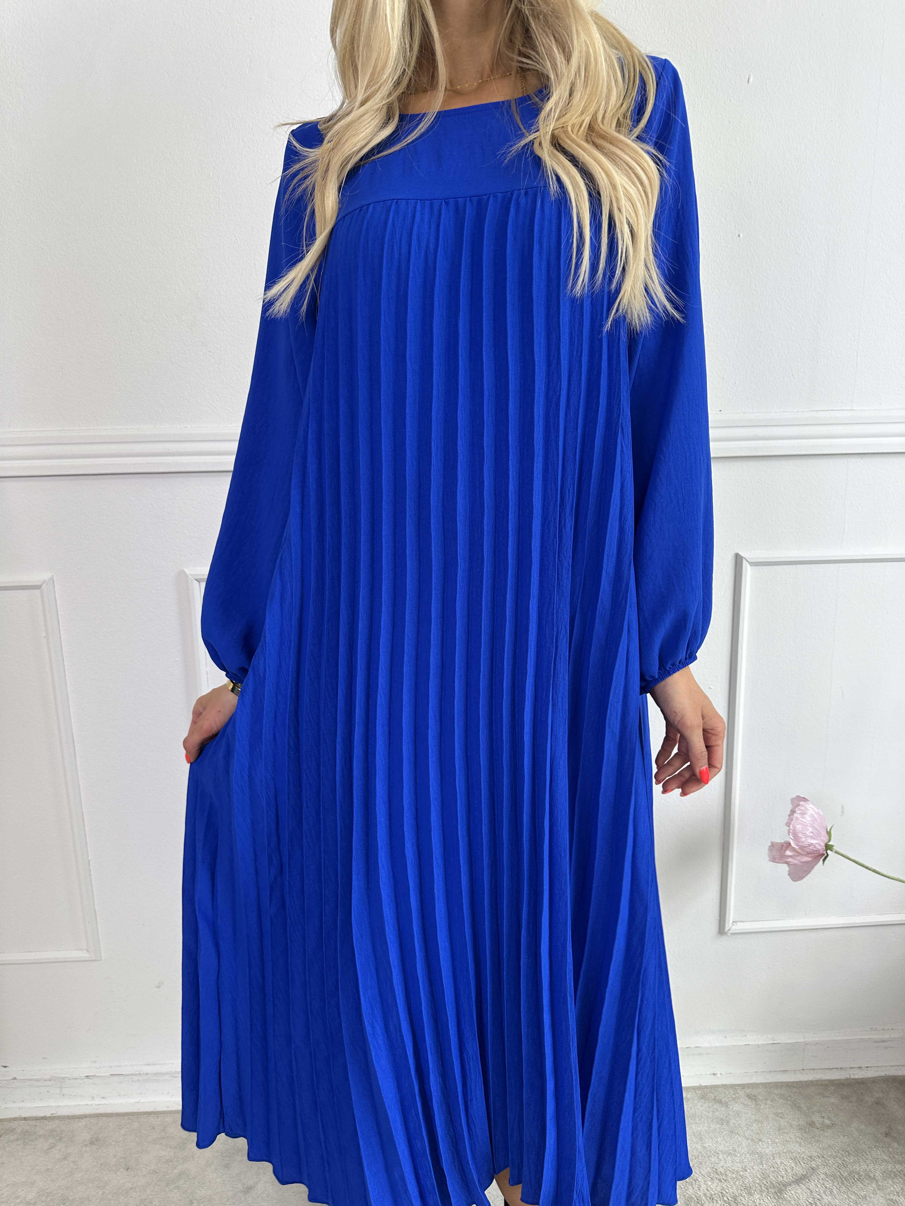 Nancy Long Sleeve - Lång klänning med plissering och fickor