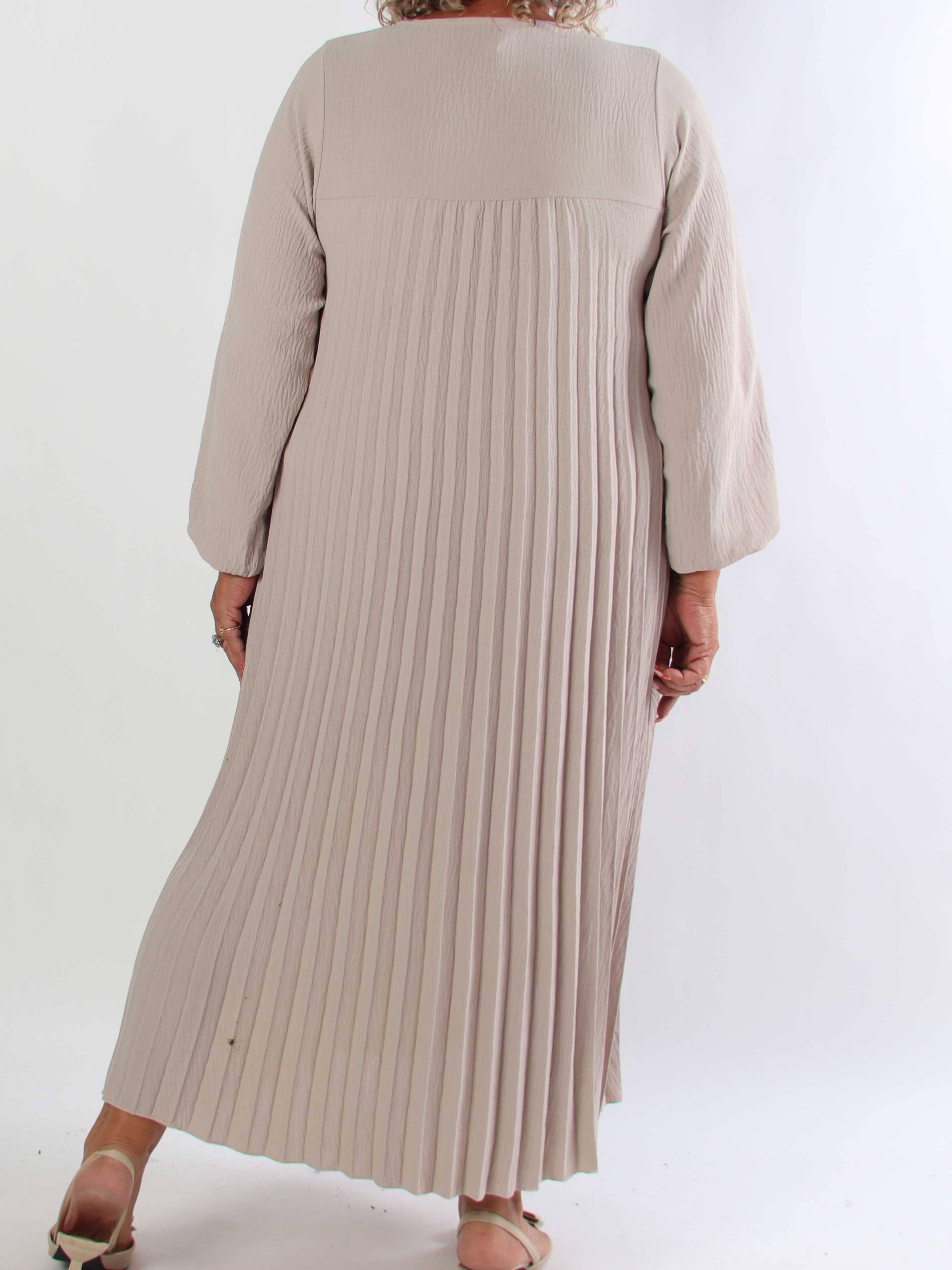 Nancy Long Sleeve - Lång plus size klänning med plissering och fickor