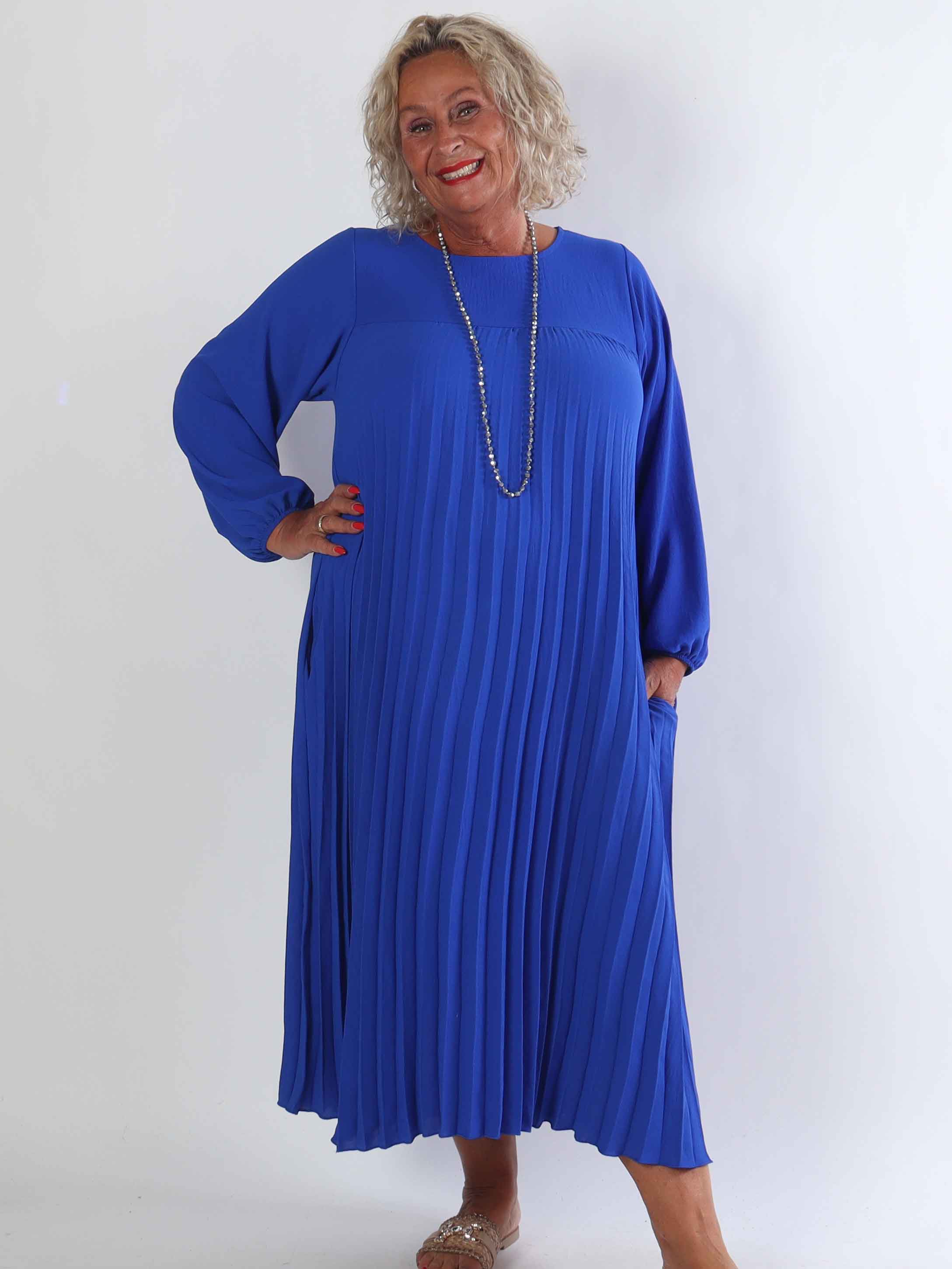 Nancy Long Sleeve - Lång plus size klänning med plissering och fickor