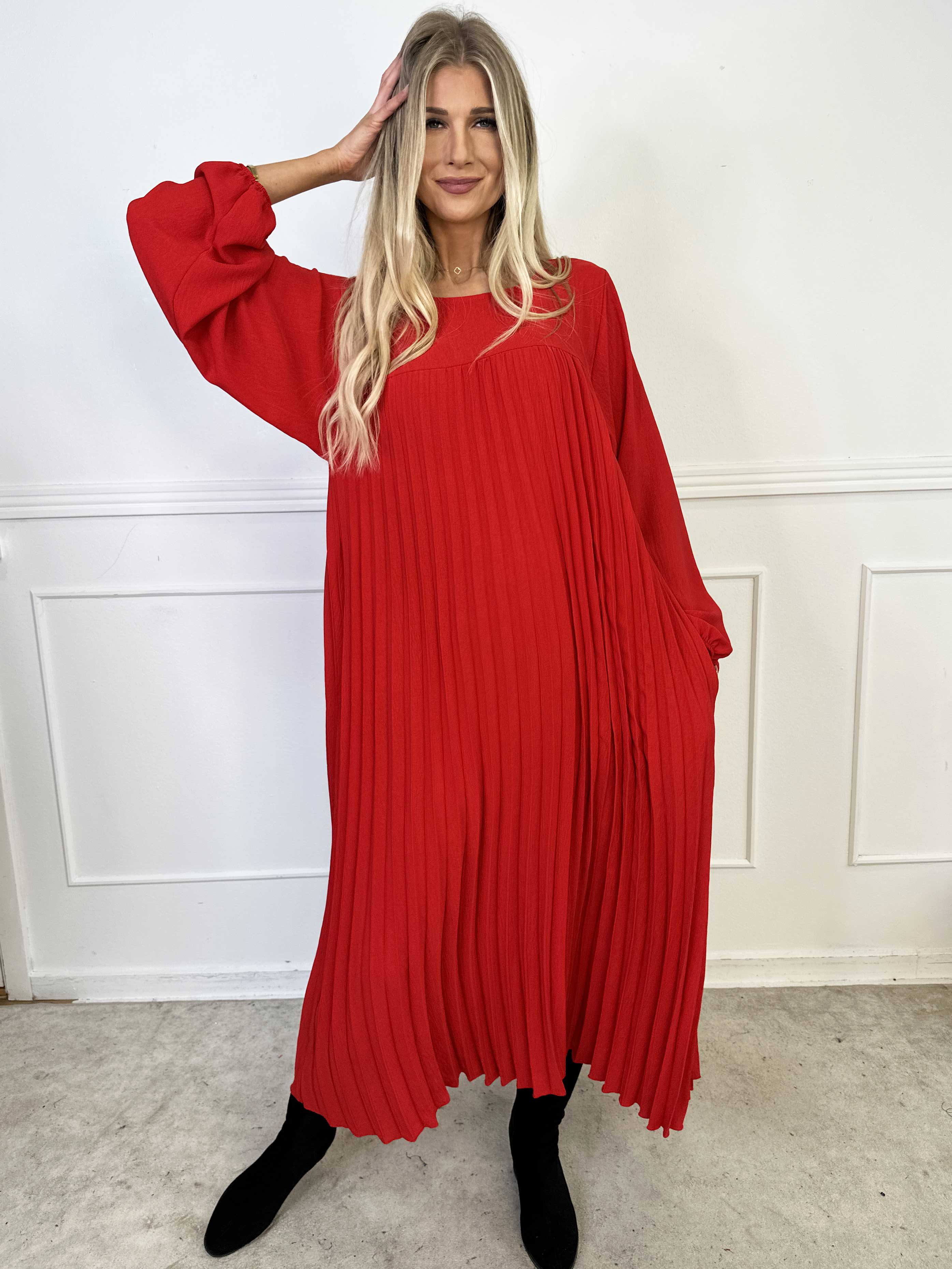 Nancy Long Sleeve - Lång klänning med plissering och fickor