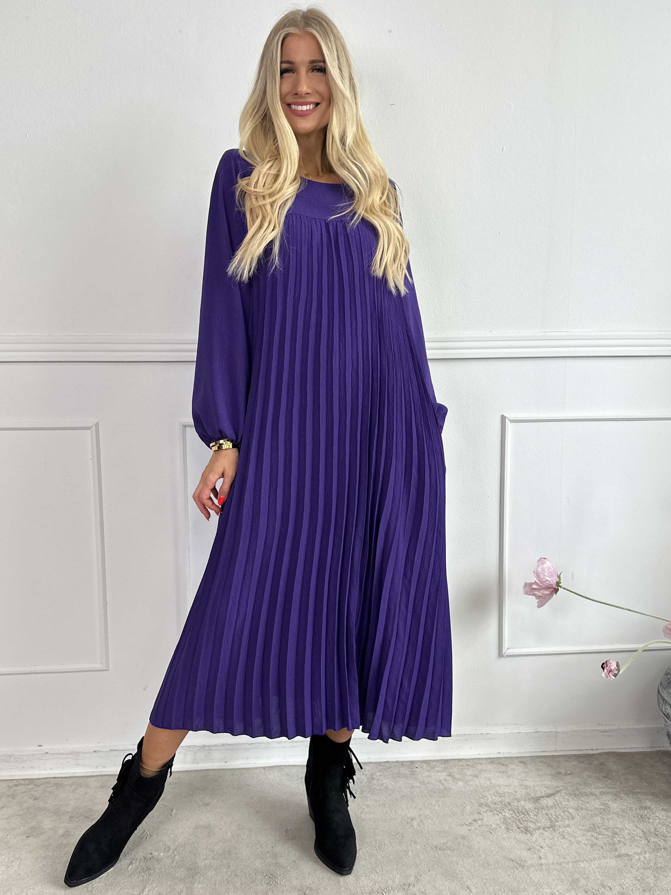 Nancy Long Sleeve - Lång klänning med plissering och fickor