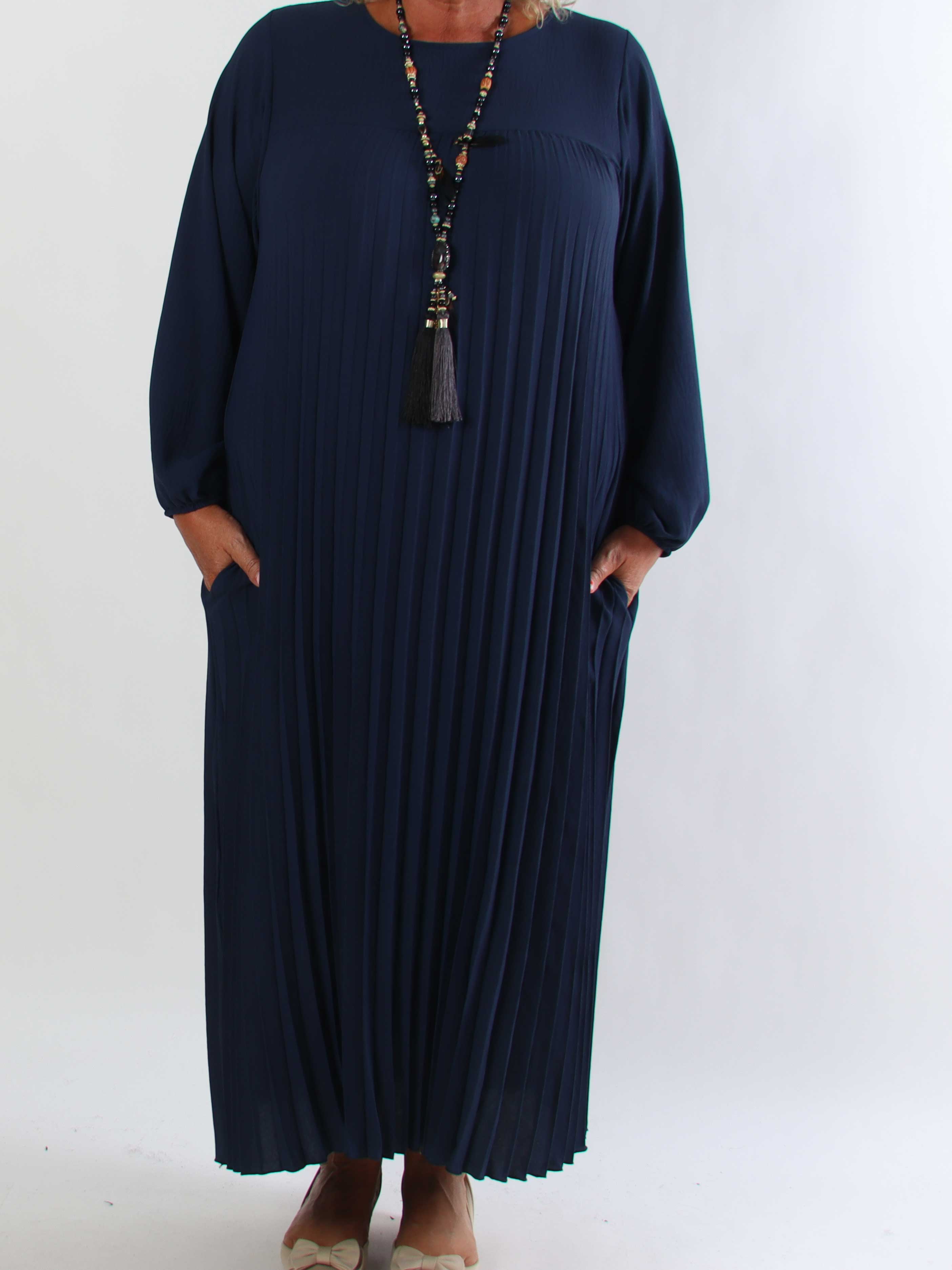 Nancy Long Sleeve - Lång plus size klänning med plissering och fickor