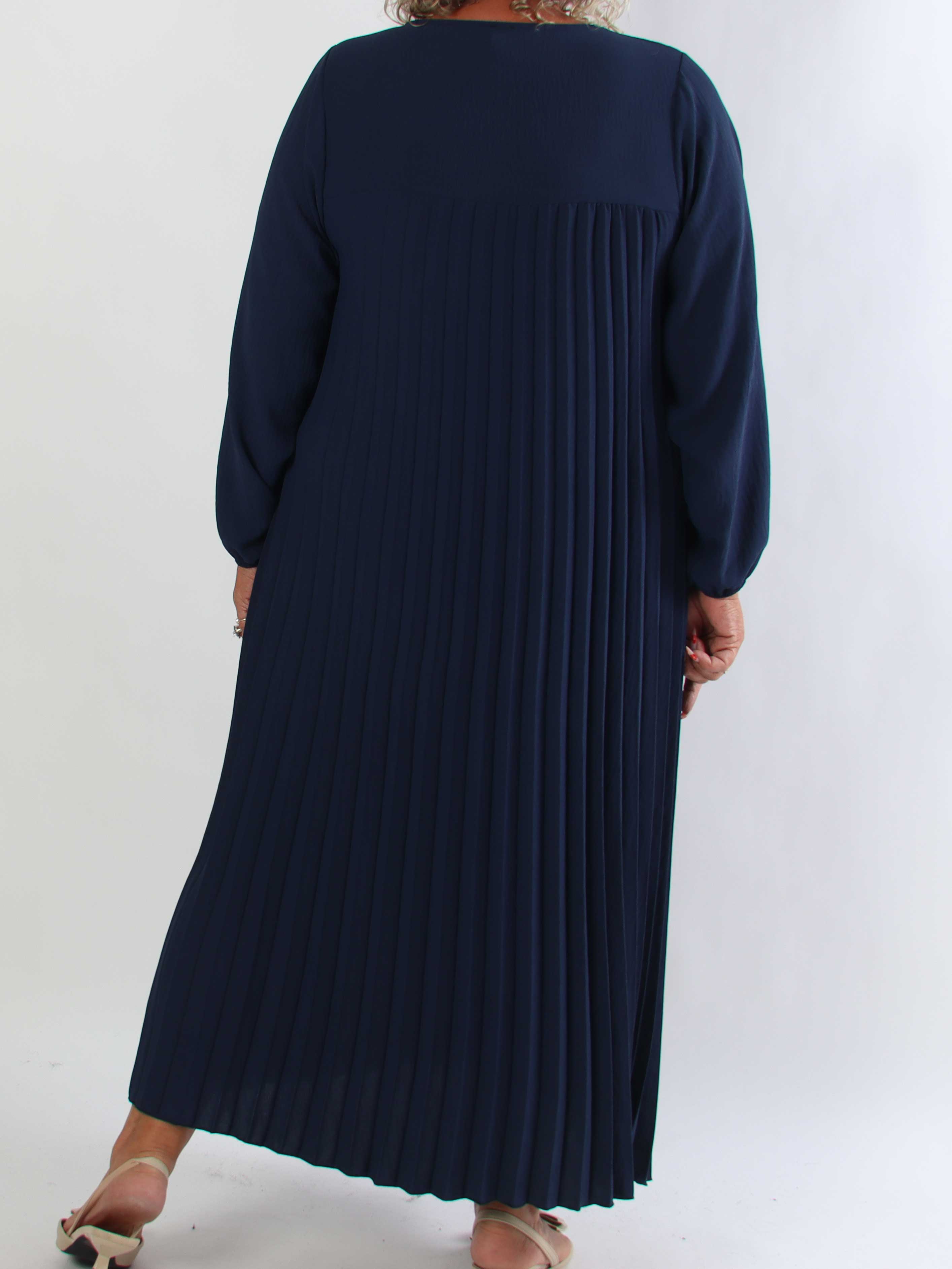 Nancy Long Sleeve - Lång plus size klänning med plissering och fickor