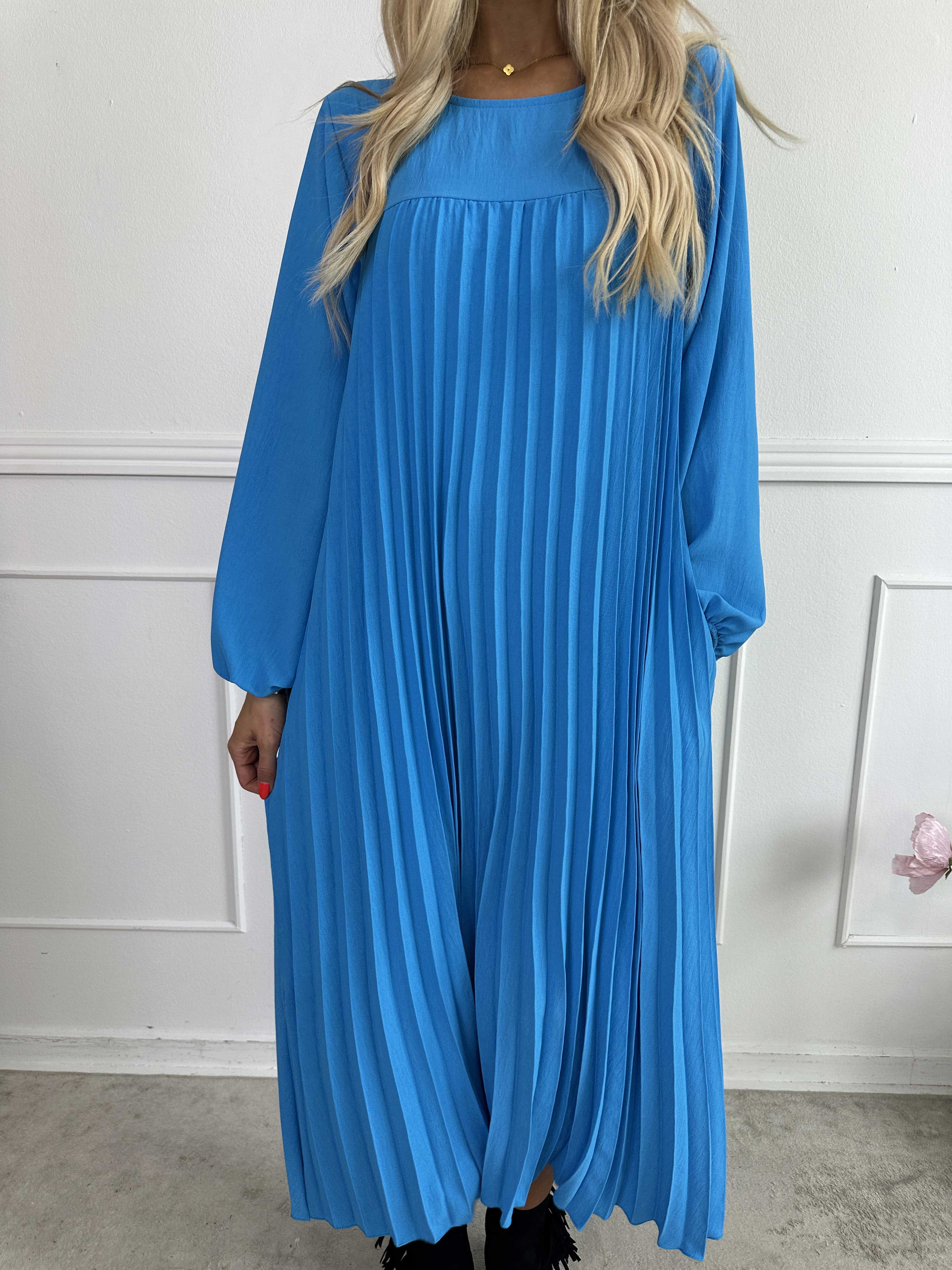 Nancy Long Sleeve - Lång klänning med plissering och fickor