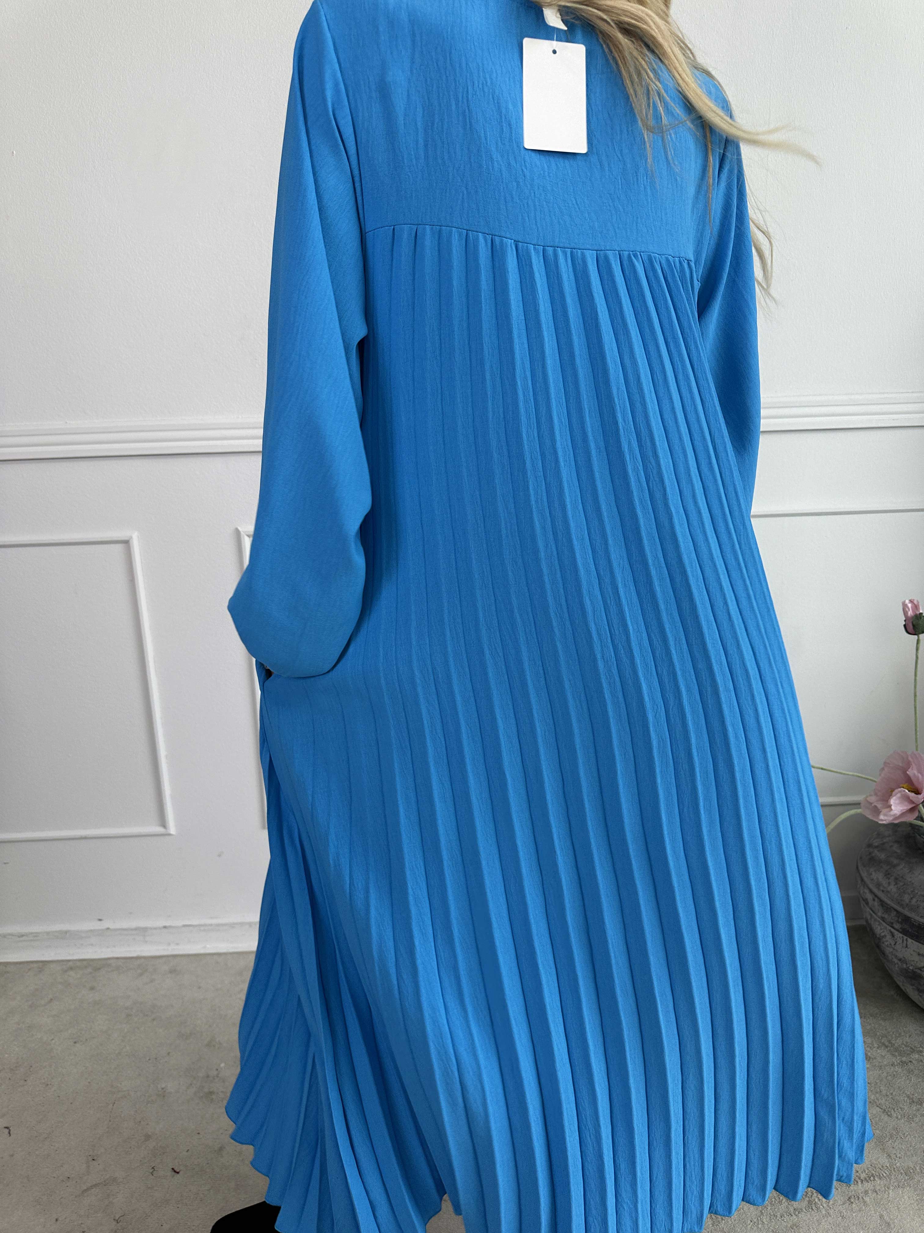 Nancy Long Sleeve - Lång klänning med plissering och fickor