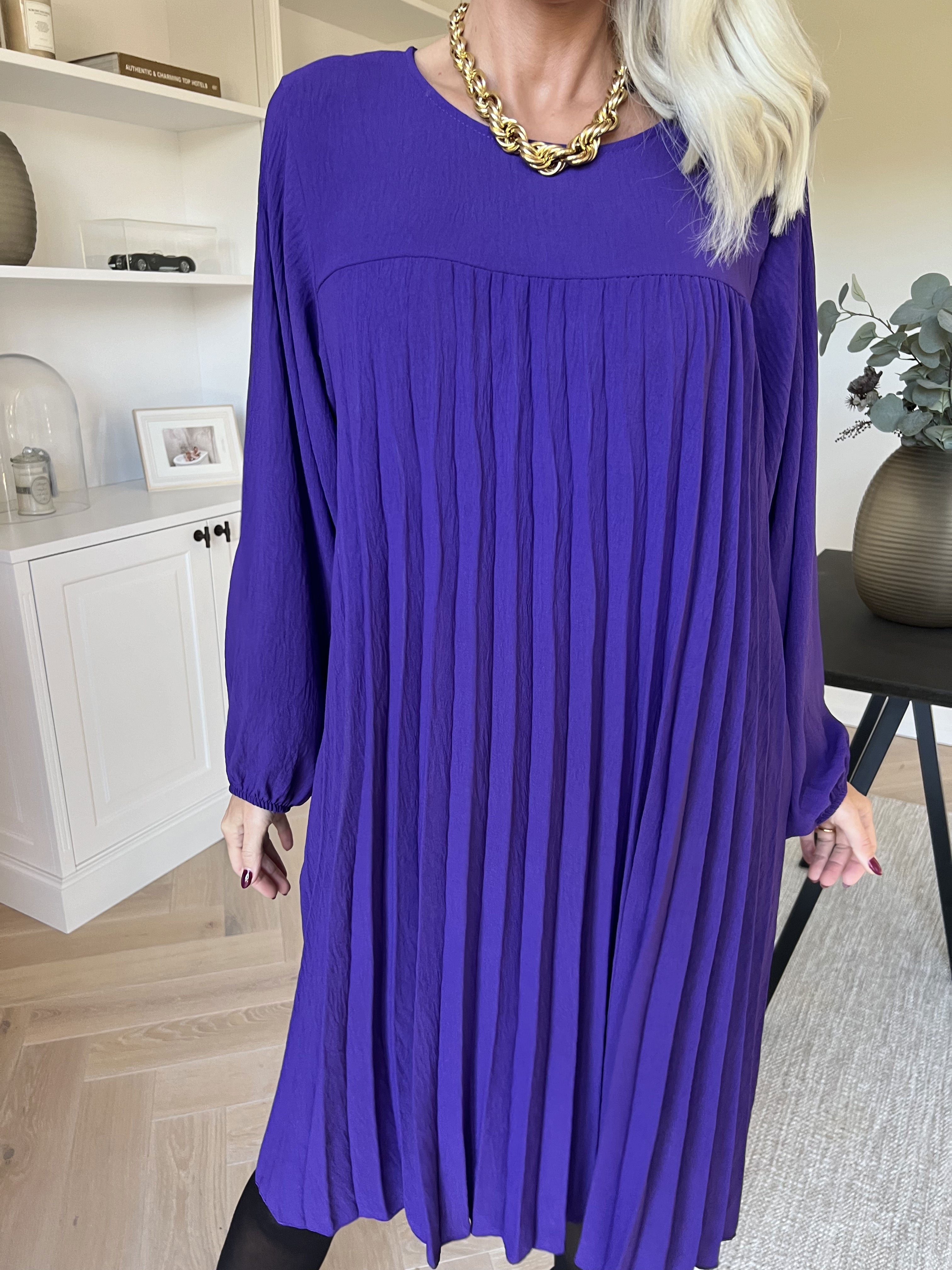 Nancy Short L/S - Klänning med plissering och fickor