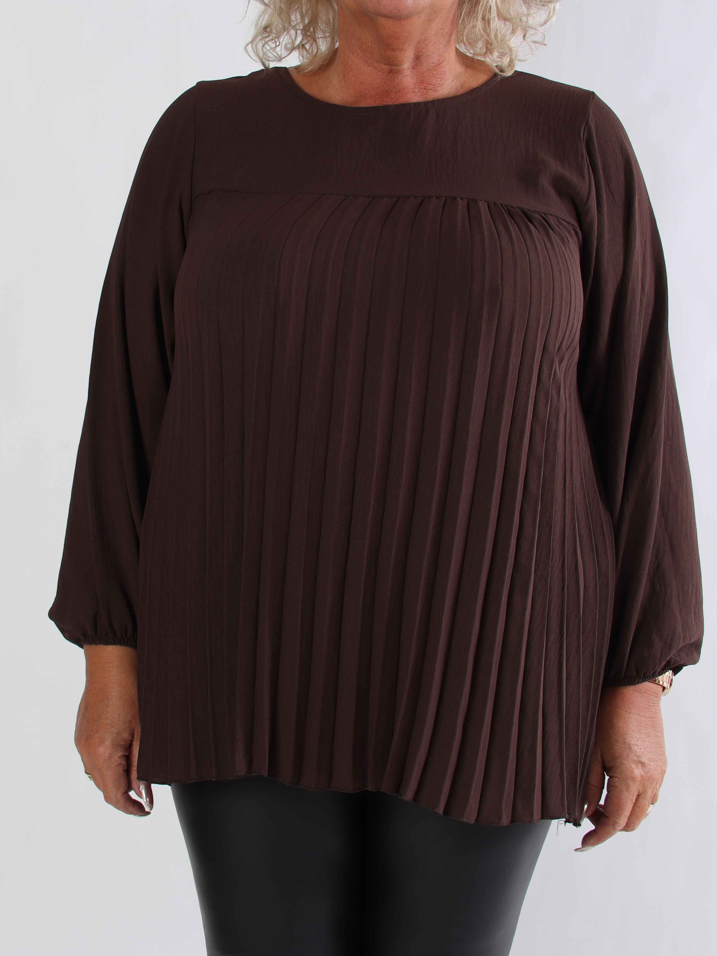 Nancy Shirt L/S - Söt plus size blus med plissering