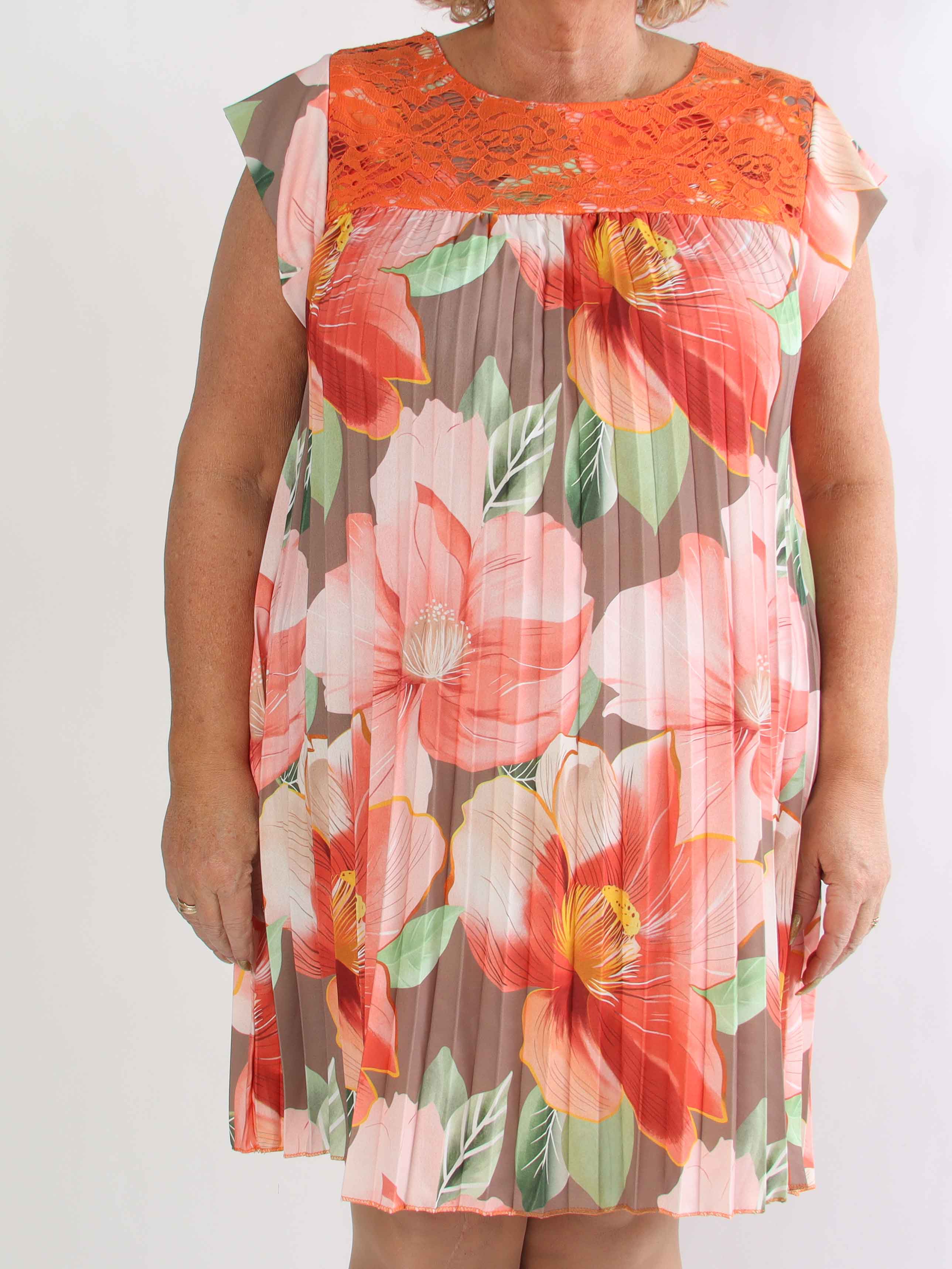 Nancy Lace Flower Short - Blomstret plus size kjole med plisseringer og lommer