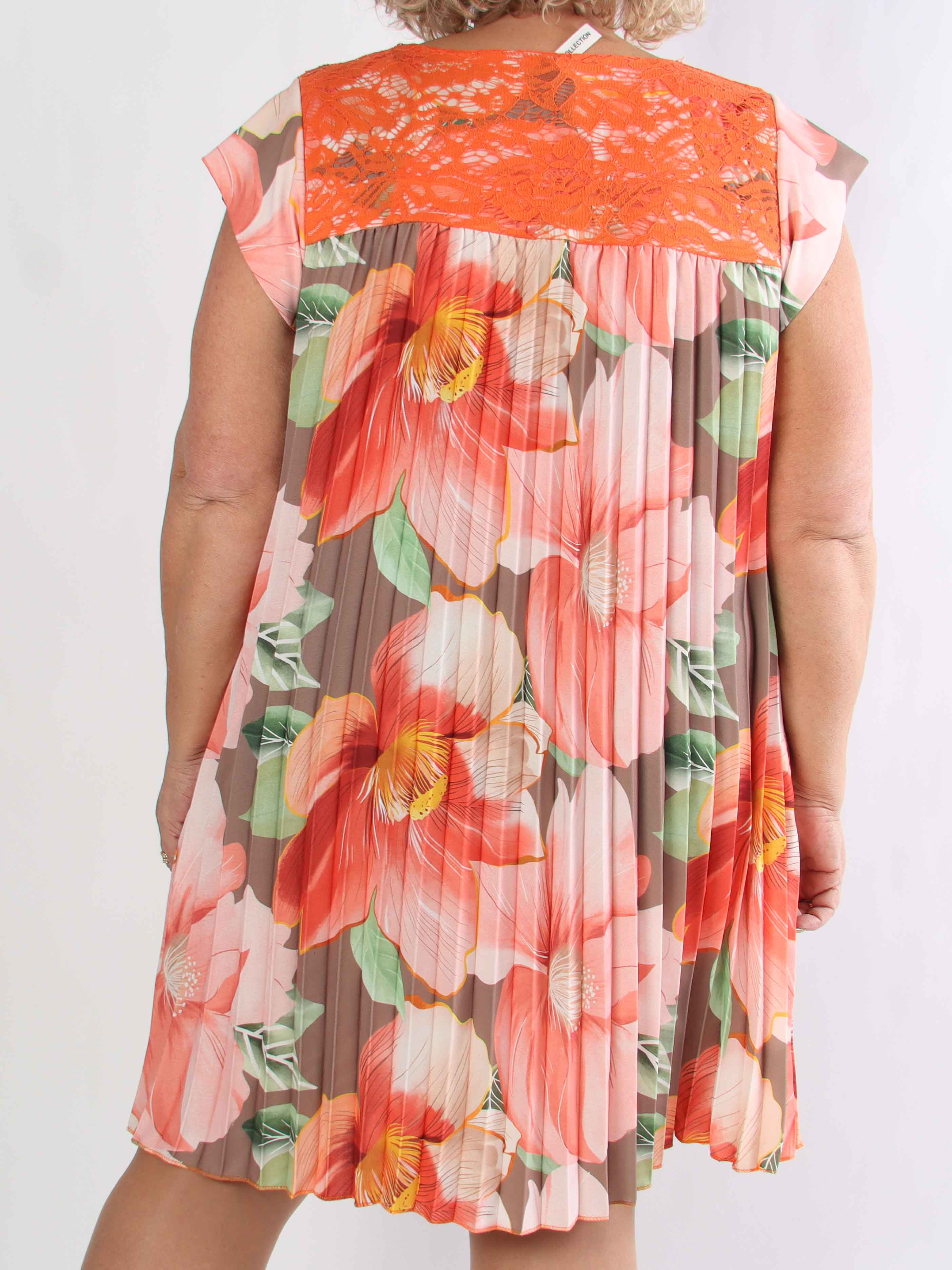 Nancy Lace Flower Short - Blomstret plus size kjole med plisseringer og lommer