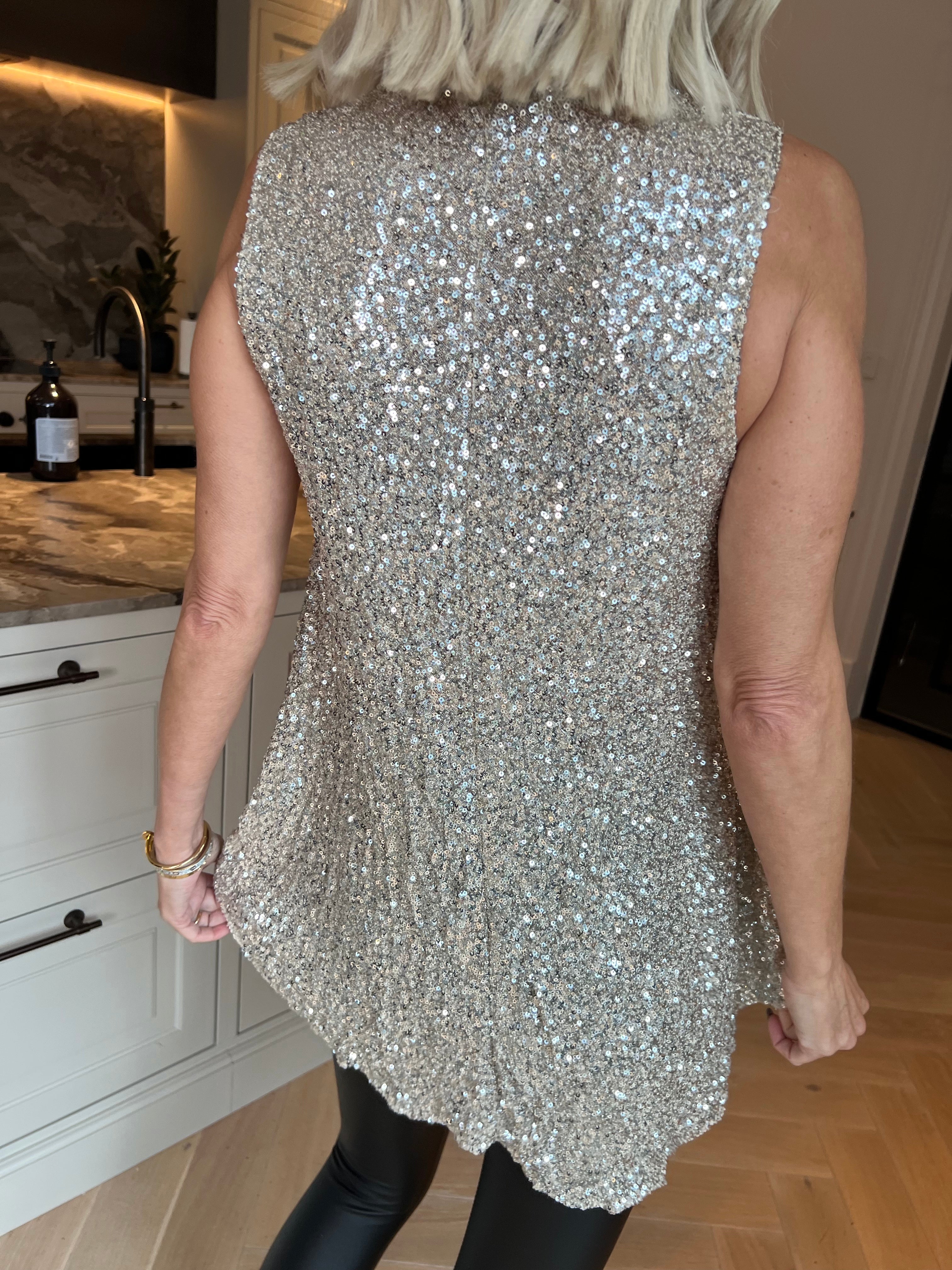 Natalie - Stretchig topp med fina paljetter som ger en festlig och glamorös look