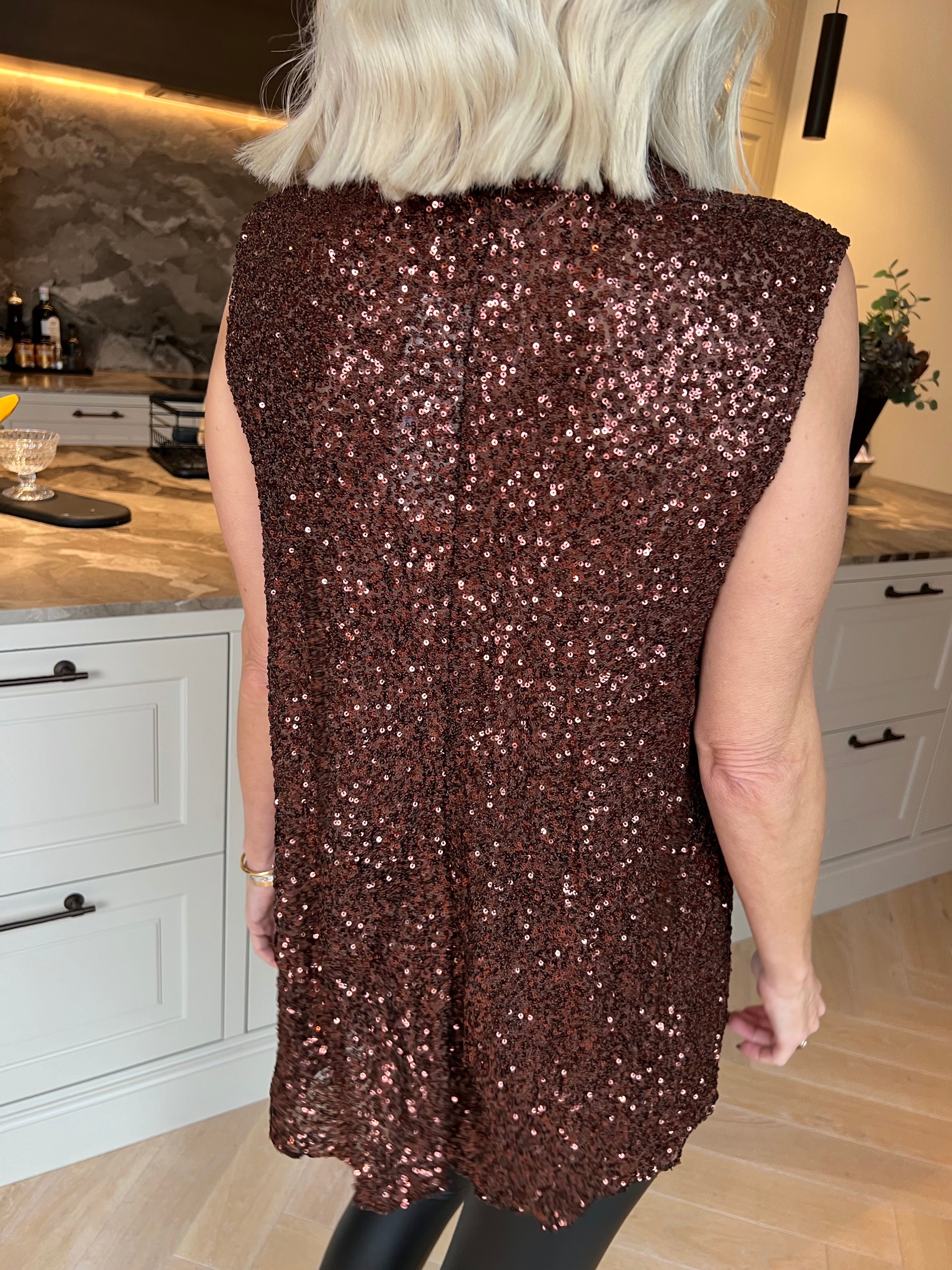 Natalie - Stretchig topp med fina paljetter som ger en festlig och glamorös look