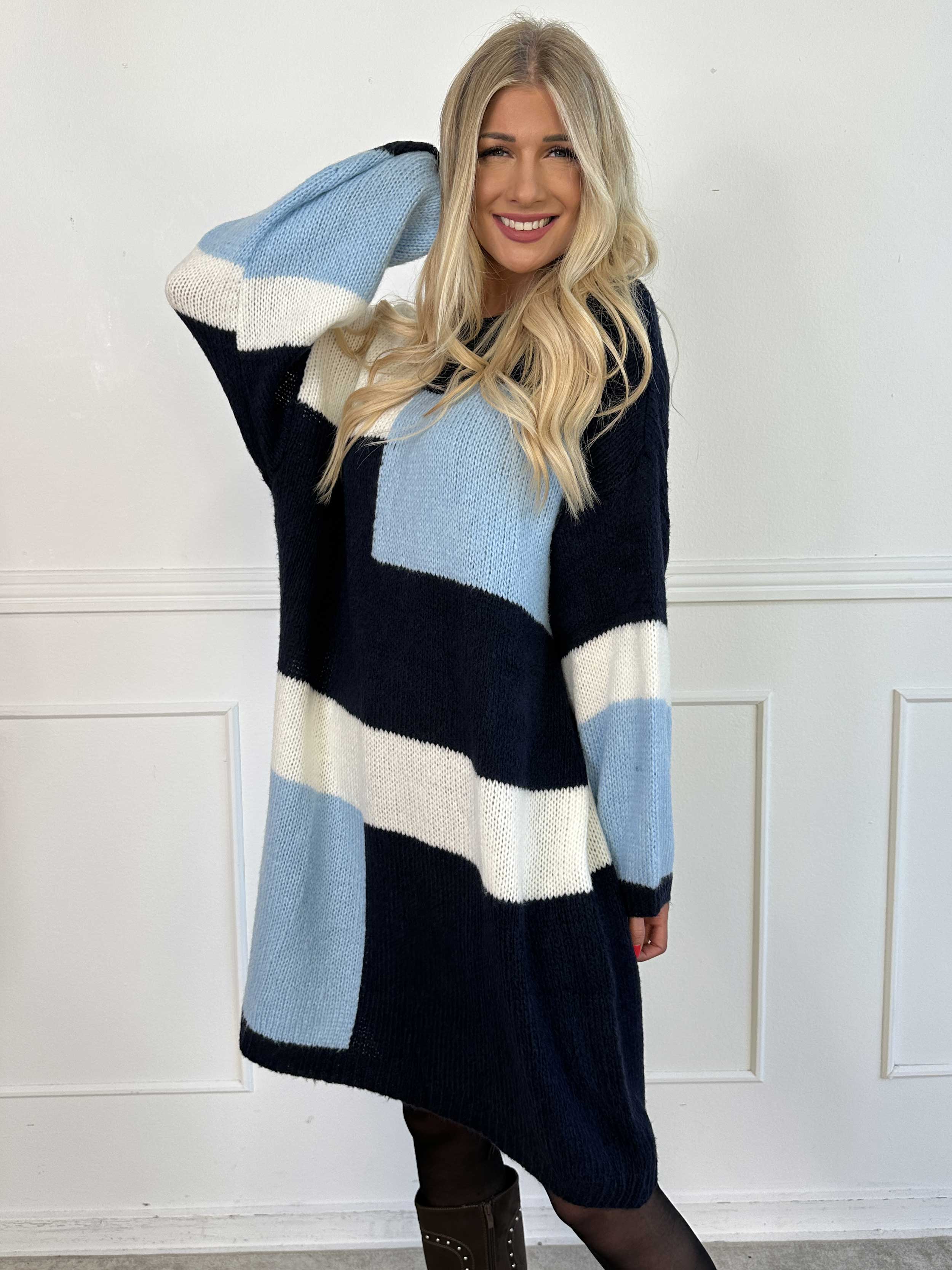 Nesrin - Mjuk stickad flerfärgad klänning